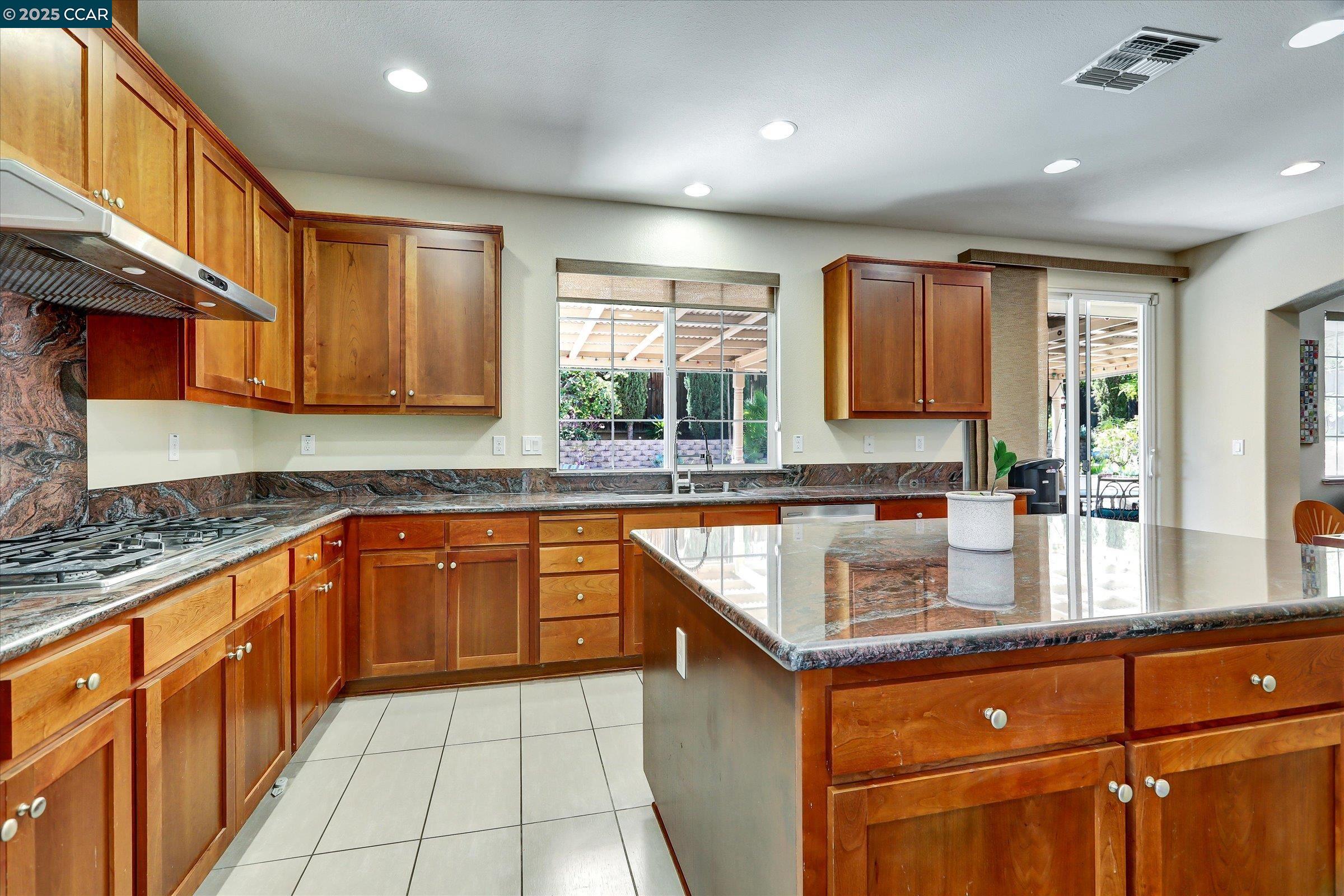 Detail Gallery Image 17 of 60 For 4007 Oak Knoll St, Antioch,  CA 94509 - 5 Beds | 3/1 Baths