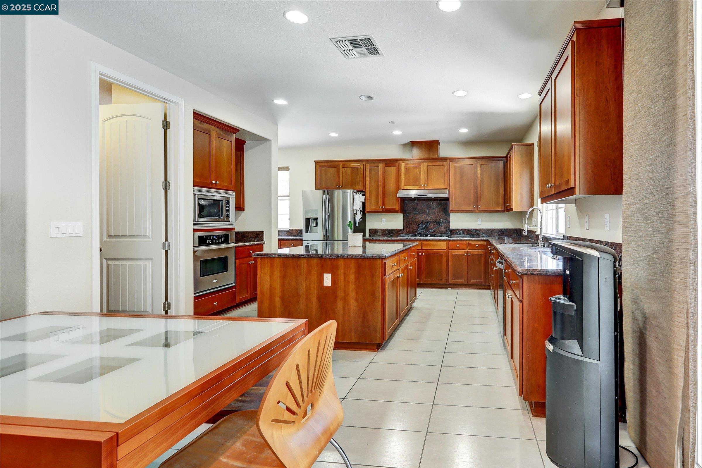 Detail Gallery Image 18 of 60 For 4007 Oak Knoll St, Antioch,  CA 94509 - 5 Beds | 3/1 Baths
