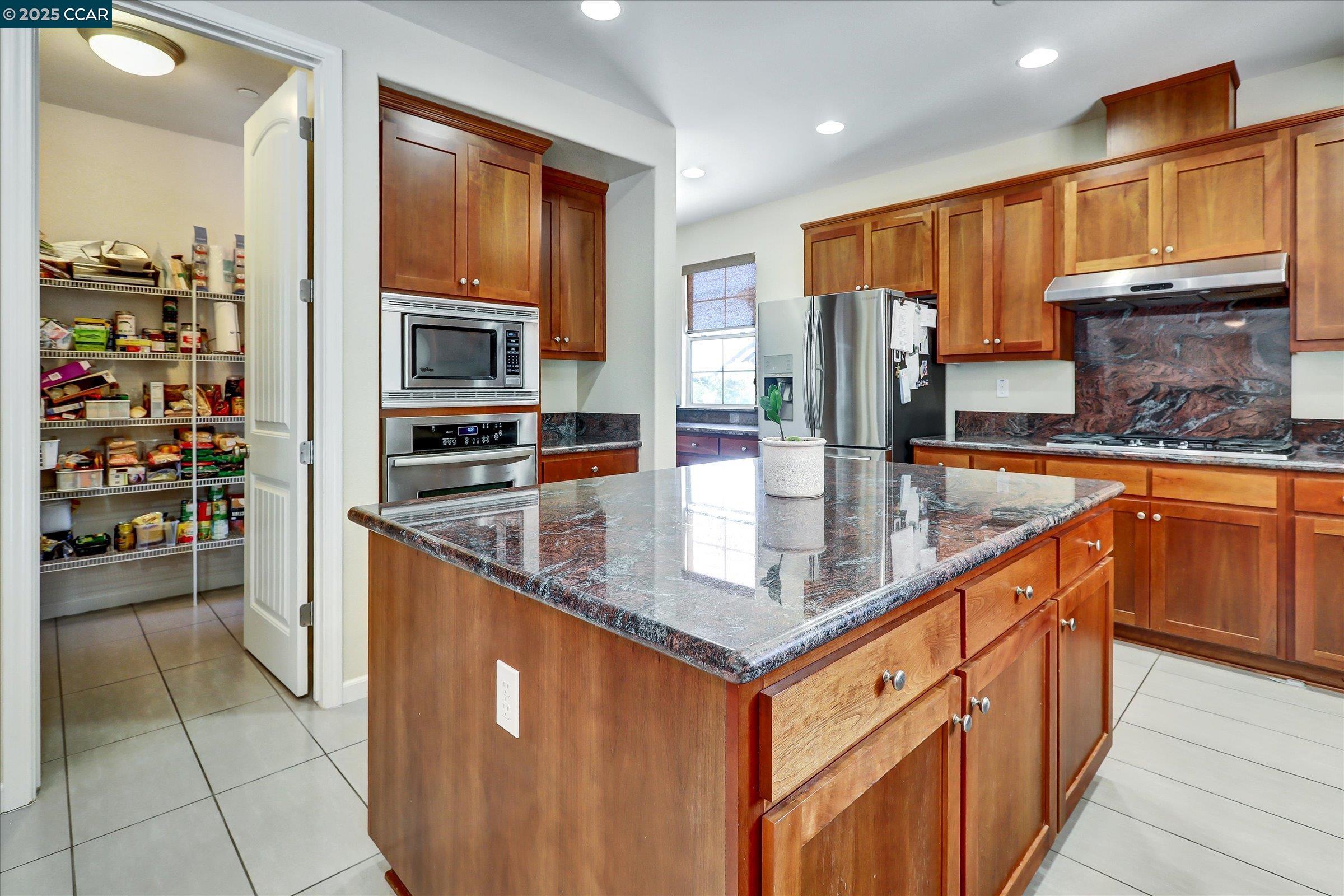 Detail Gallery Image 19 of 60 For 4007 Oak Knoll St, Antioch,  CA 94509 - 5 Beds | 3/1 Baths