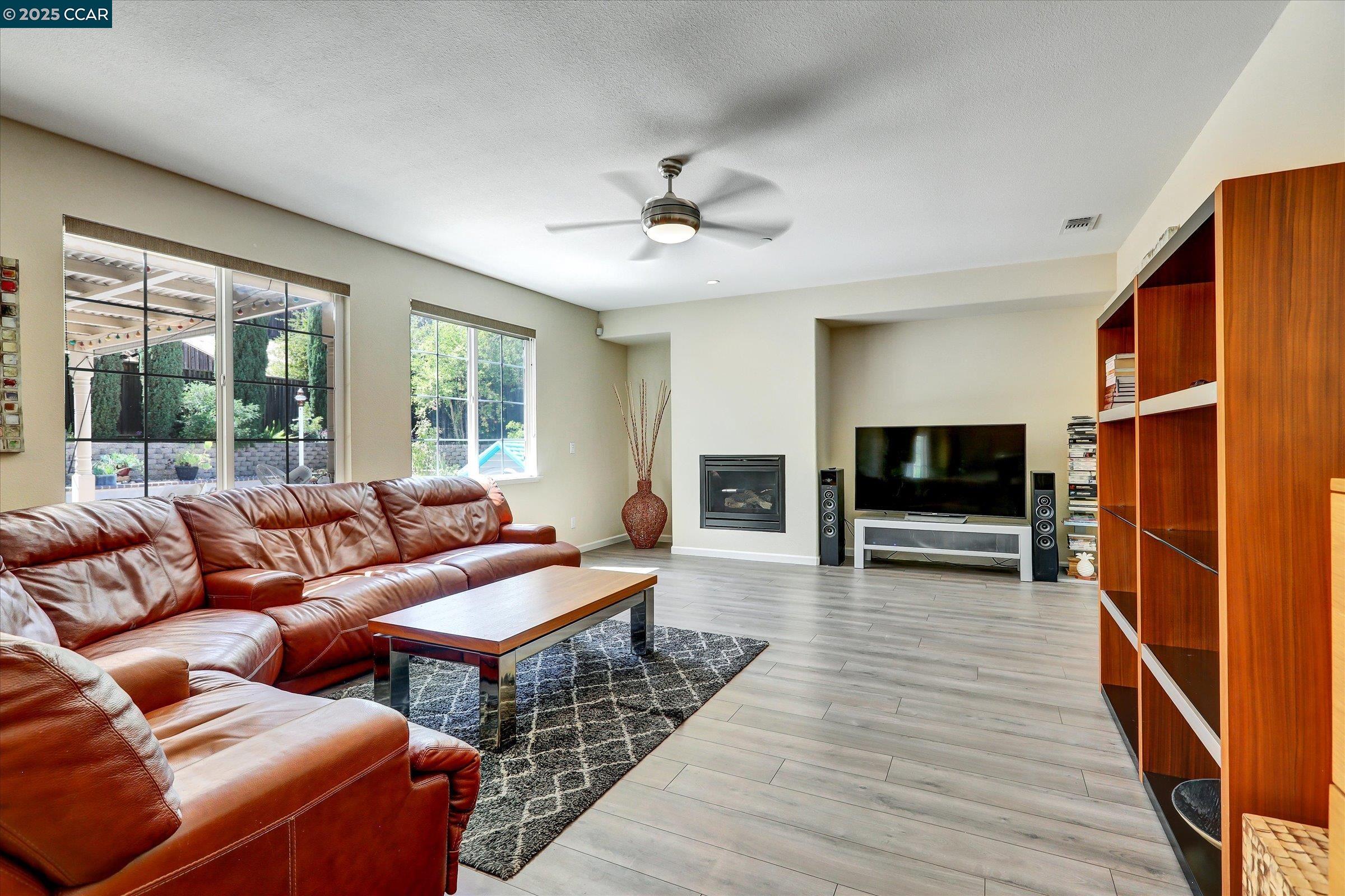 Detail Gallery Image 21 of 60 For 4007 Oak Knoll St, Antioch,  CA 94509 - 5 Beds | 3/1 Baths
