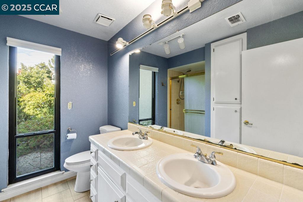 Detail Gallery Image 14 of 47 For 1250 Redwood Ct, Dixon,  CA 95620 - 4 Beds | 2 Baths