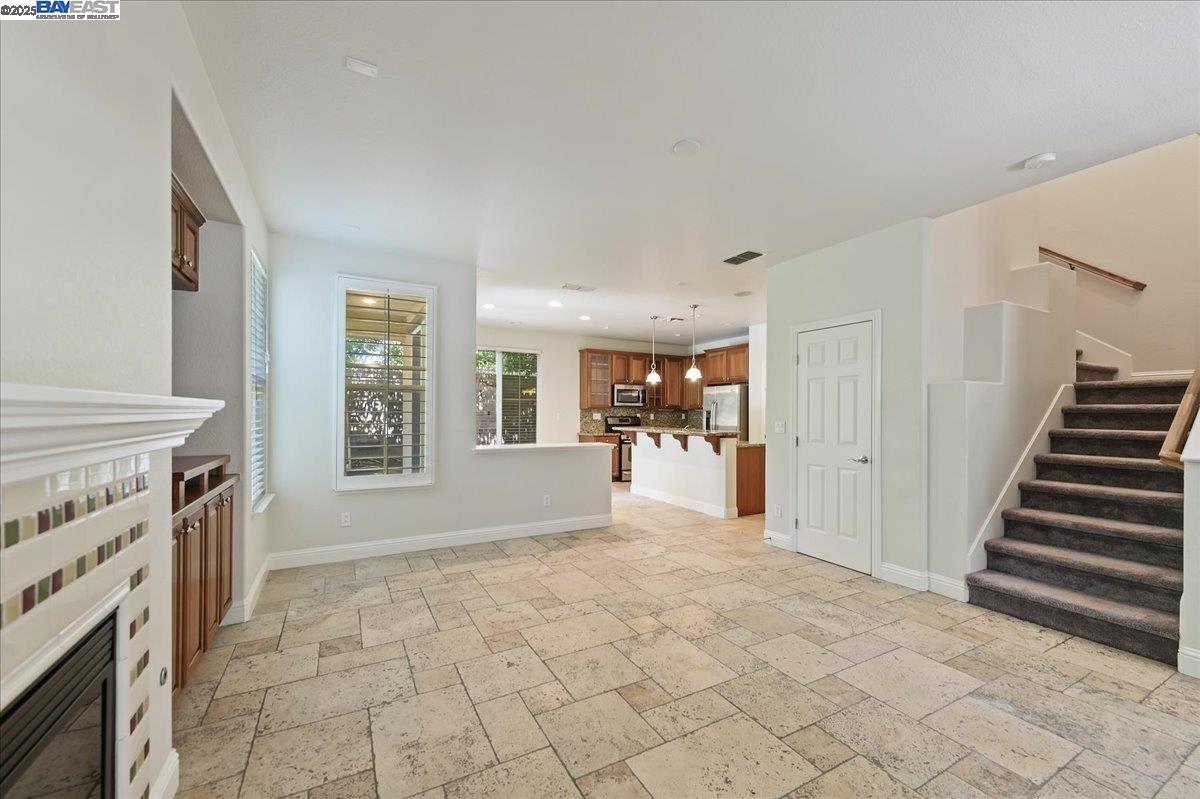Detail Gallery Image 4 of 28 For 13 S Aldea Street, Mountain House,  CA 95391 - 3 Beds | 2/1 Baths