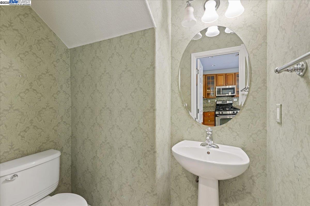 Detail Gallery Image 9 of 28 For 13 S Aldea Street, Mountain House,  CA 95391 - 3 Beds | 2/1 Baths