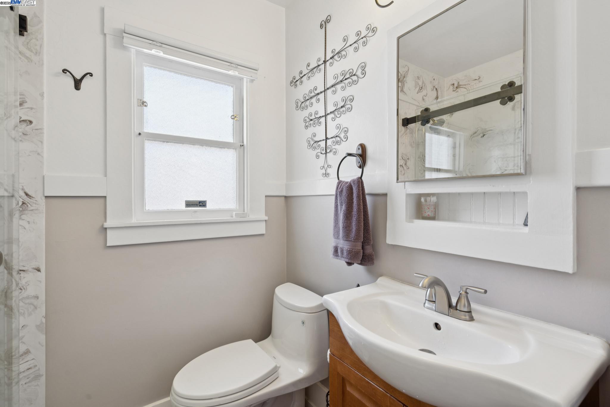 Detail Gallery Image 20 of 31 For 3144 60th Ave, Oakland,  CA 94605 - 2 Beds | 1 Baths