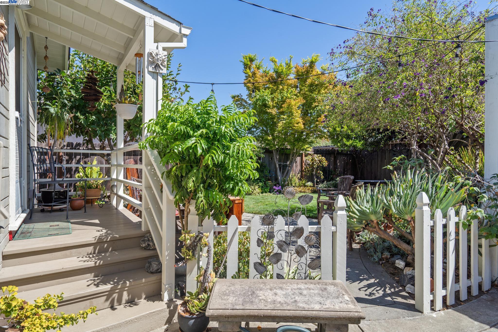 Detail Gallery Image 24 of 31 For 3144 60th Ave, Oakland,  CA 94605 - 2 Beds | 1 Baths