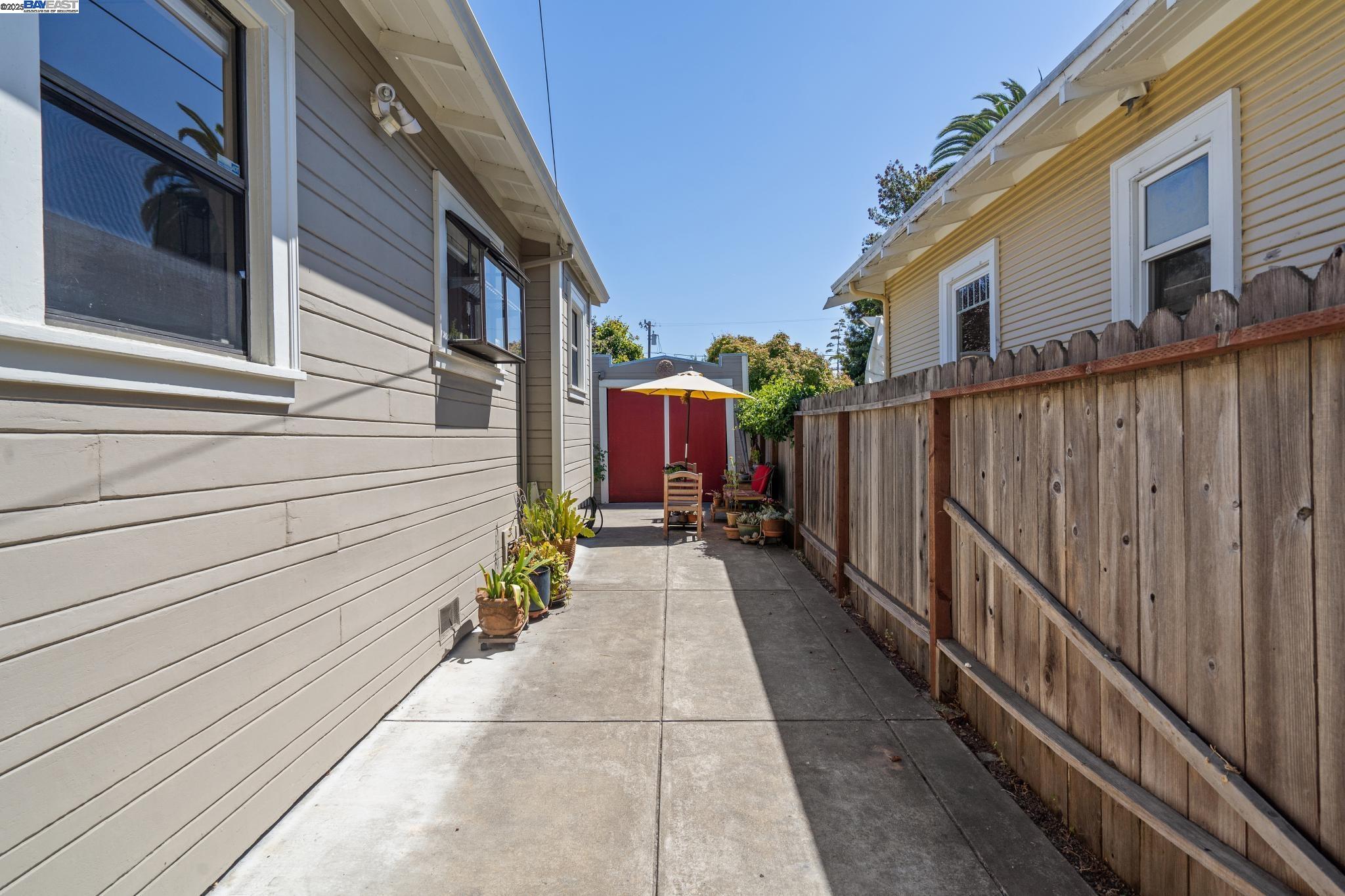 Detail Gallery Image 31 of 31 For 3144 60th Ave, Oakland,  CA 94605 - 2 Beds | 1 Baths
