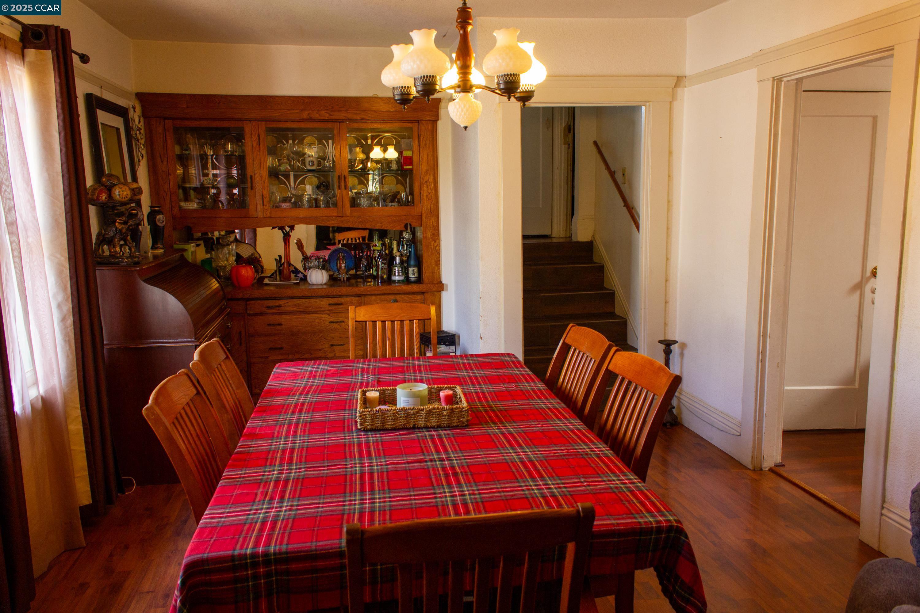 Detail Gallery Image 3 of 8 For 1644 33rd Ave, Oakland,  CA 94601 - 3 Beds | 2 Baths