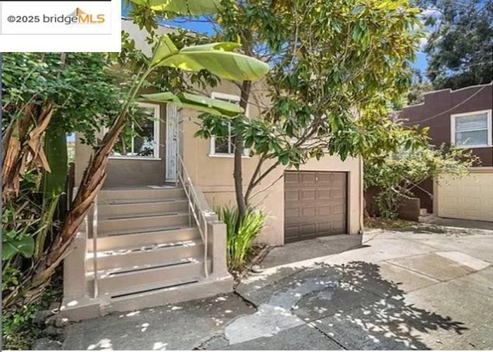 Detail Gallery Image 2 of 16 For 2430 27th Ave Unit D, Oakland,  CA 94601 - 2 Beds | 1 Baths