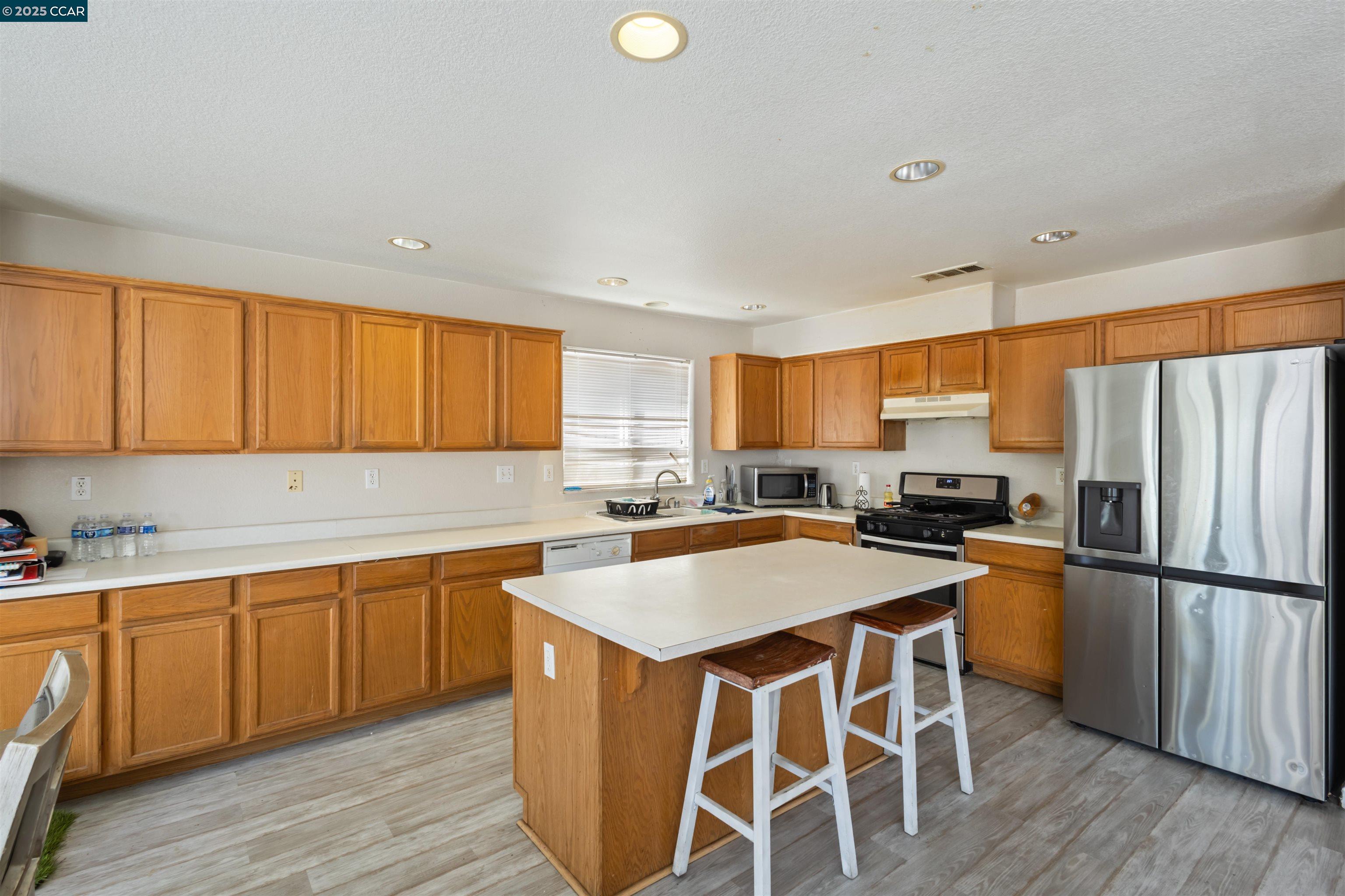 Detail Gallery Image 5 of 53 For 2773 Swan Ln, Los Banos,  CA 93635 - 6 Beds | 3/1 Baths
