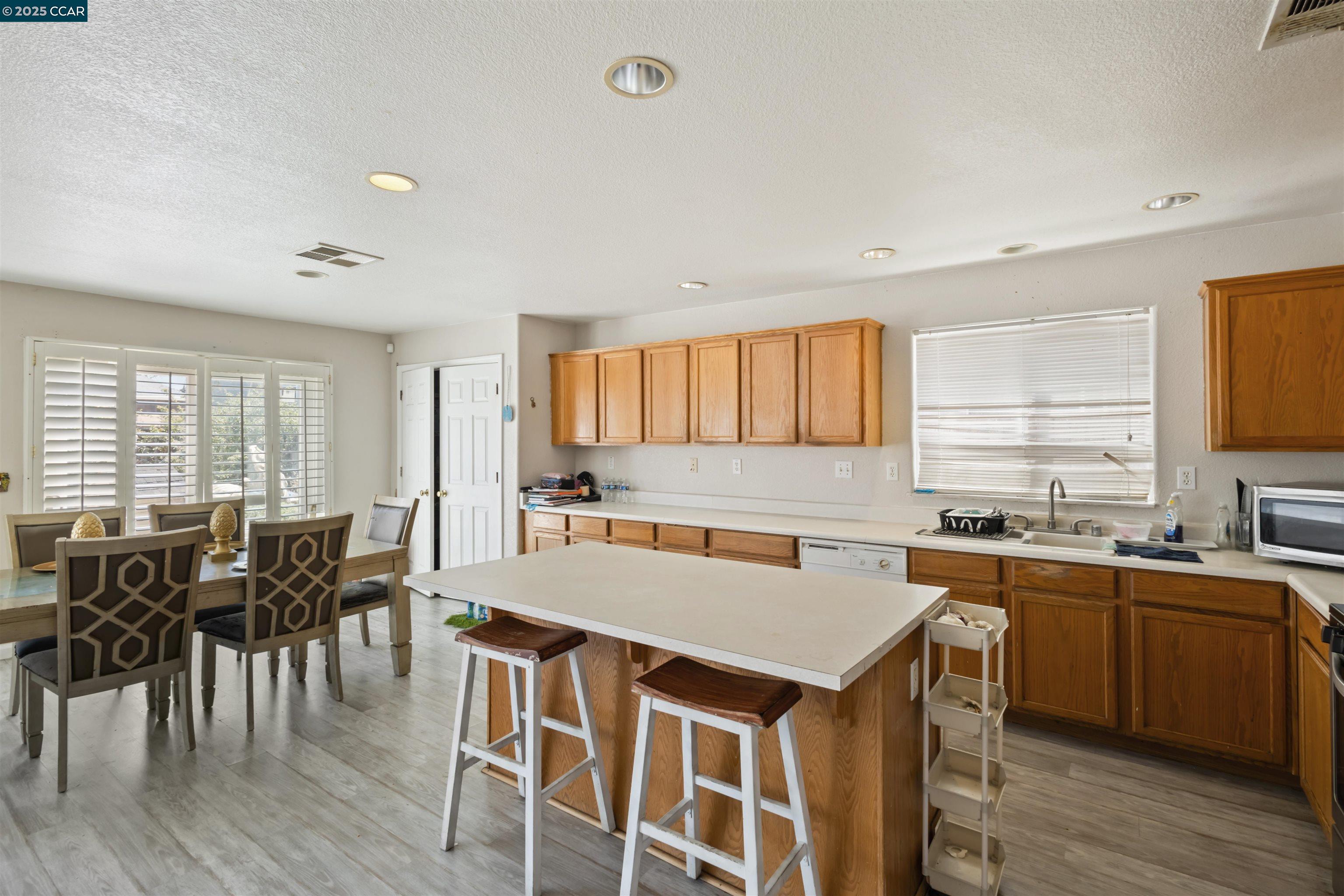 Detail Gallery Image 6 of 53 For 2773 Swan Ln, Los Banos,  CA 93635 - 6 Beds | 3/1 Baths