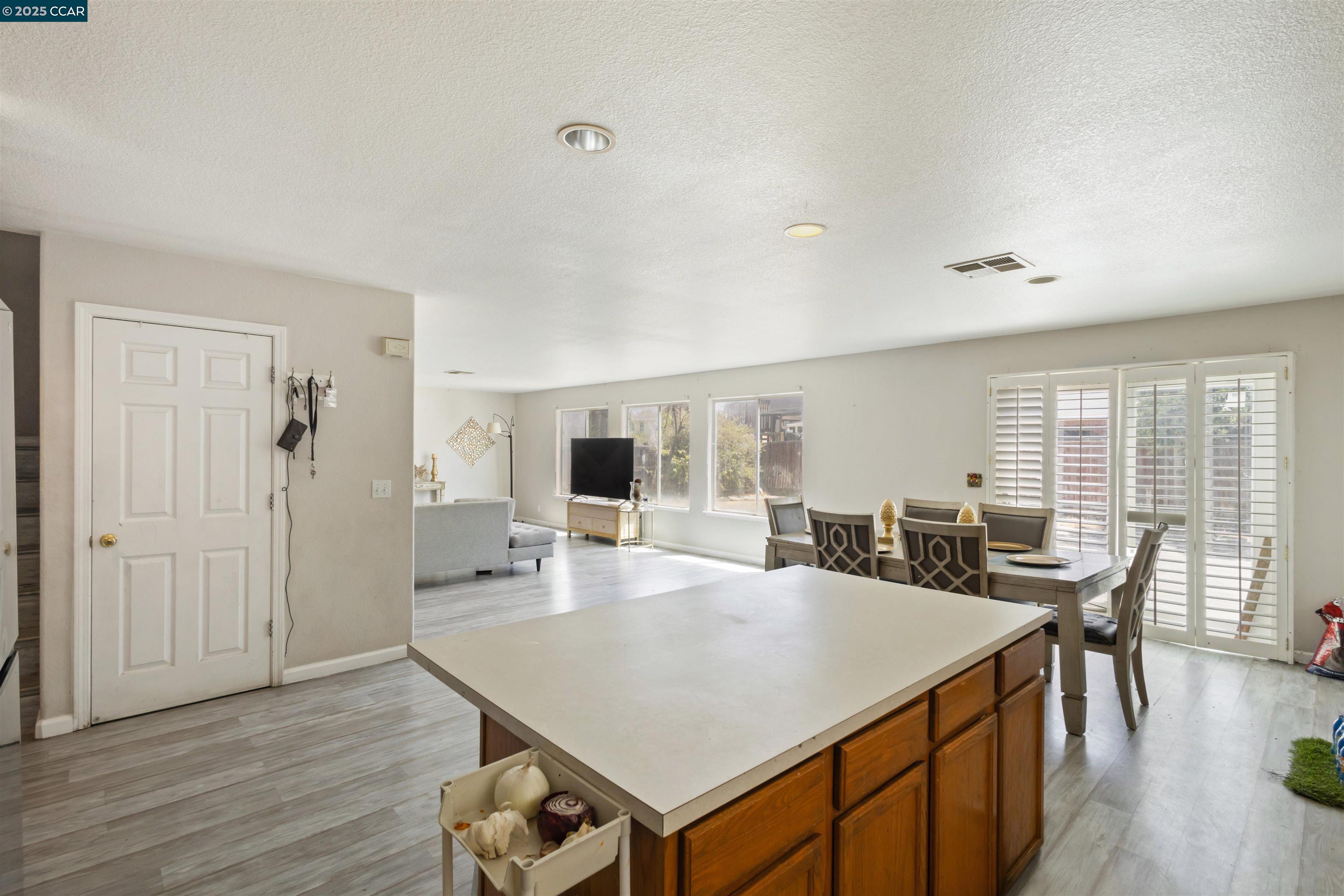 Detail Gallery Image 7 of 53 For 2773 Swan Ln, Los Banos,  CA 93635 - 6 Beds | 3/1 Baths