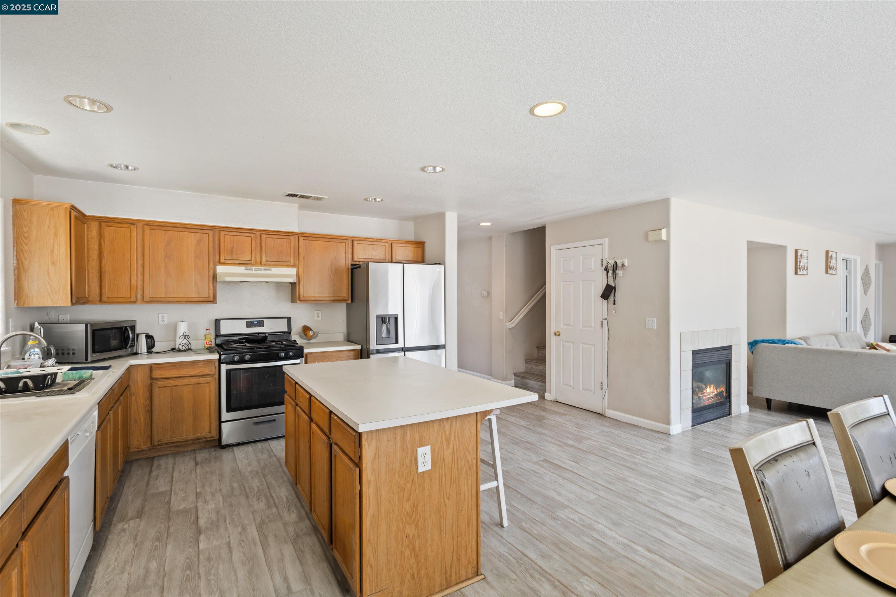 Detail Gallery Image 8 of 53 For 2773 Swan Ln, Los Banos,  CA 93635 - 6 Beds | 3/1 Baths