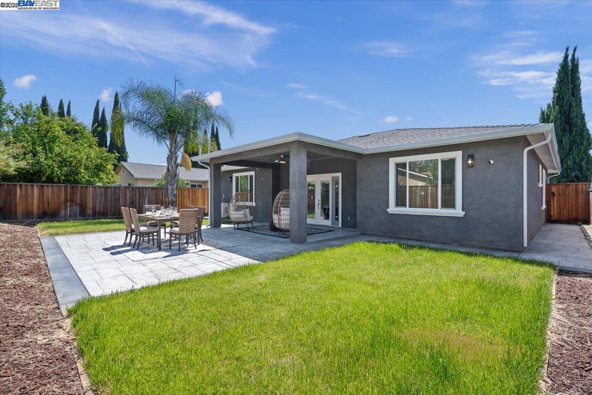 Detail Gallery Image 2 of 15 For 4614 Houndshaven Way, San Jose,  CA 95111-3710 - 3 Beds | 2 Baths