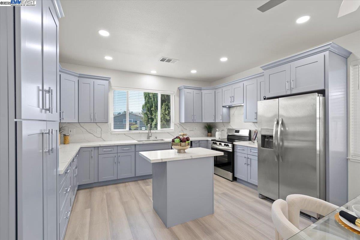 Detail Gallery Image 11 of 15 For 4614 Houndshaven Way, San Jose,  CA 95111-3710 - 3 Beds | 2 Baths