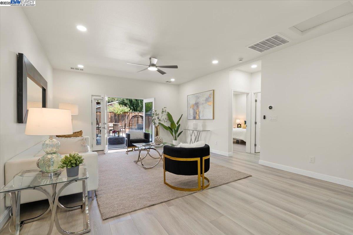 Detail Gallery Image 13 of 15 For 4614 Houndshaven Way, San Jose,  CA 95111-3710 - 3 Beds | 2 Baths