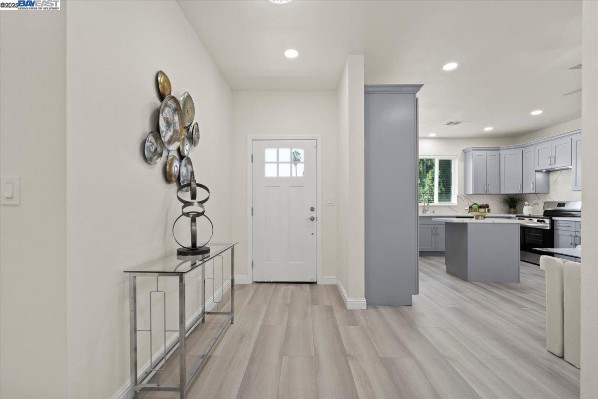 Detail Gallery Image 9 of 15 For 4614 Houndshaven Way, San Jose,  CA 95111-3710 - 3 Beds | 2 Baths