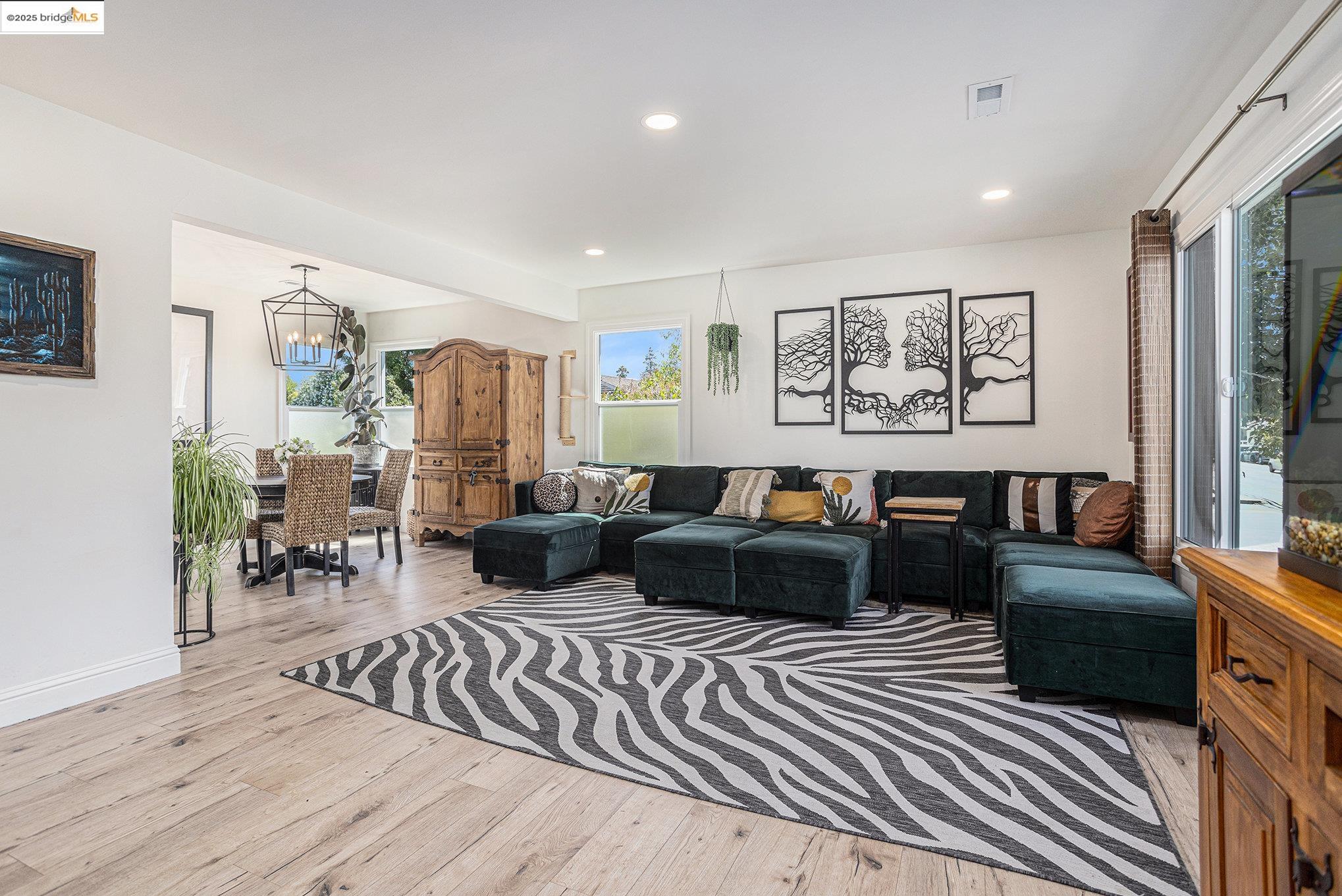 Detail Gallery Image 4 of 54 For 1828 Clayton Way, Concord,  CA 94519 - 4 Beds | 3 Baths