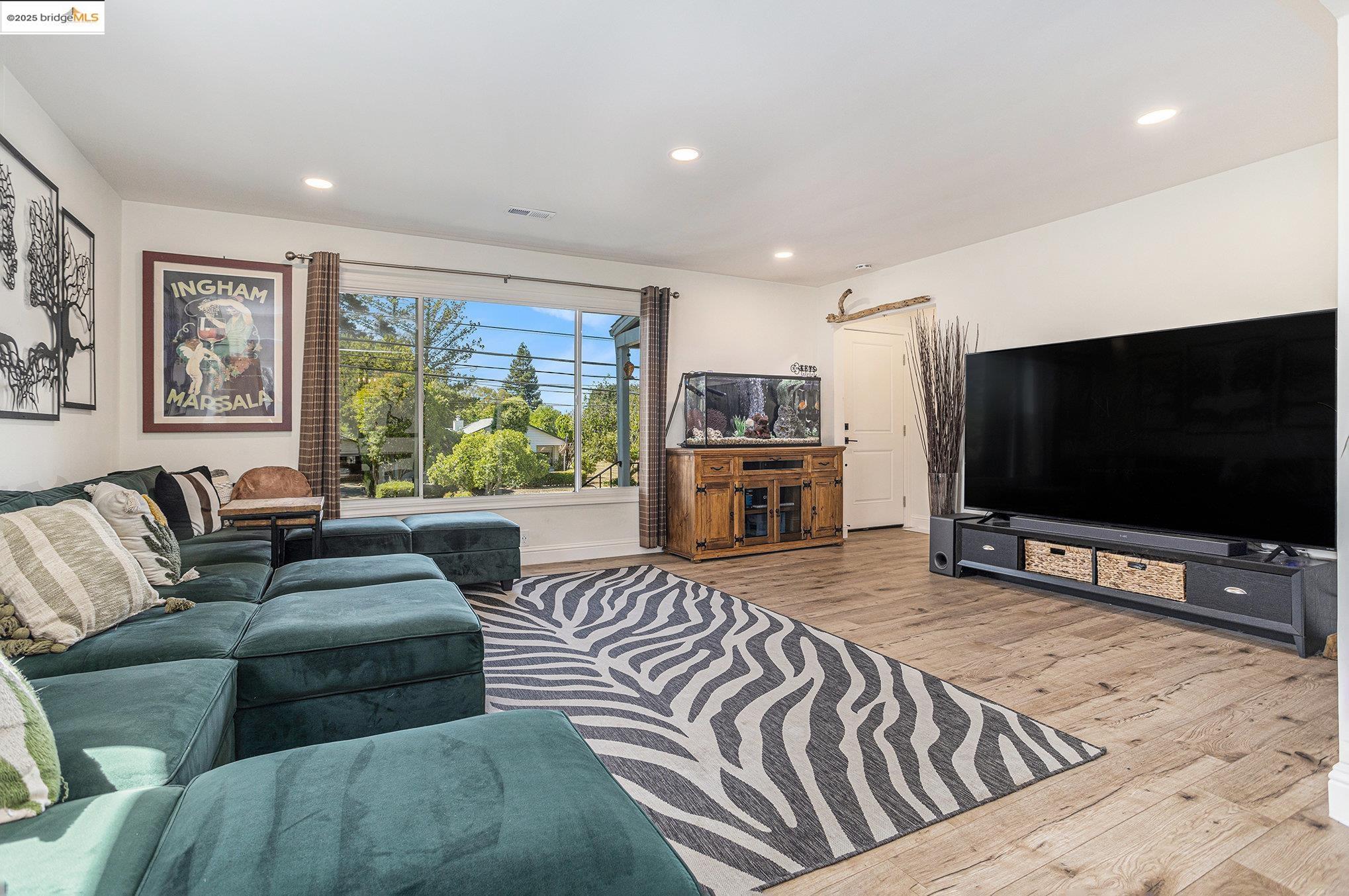Detail Gallery Image 6 of 54 For 1828 Clayton Way, Concord,  CA 94519 - 4 Beds | 3 Baths