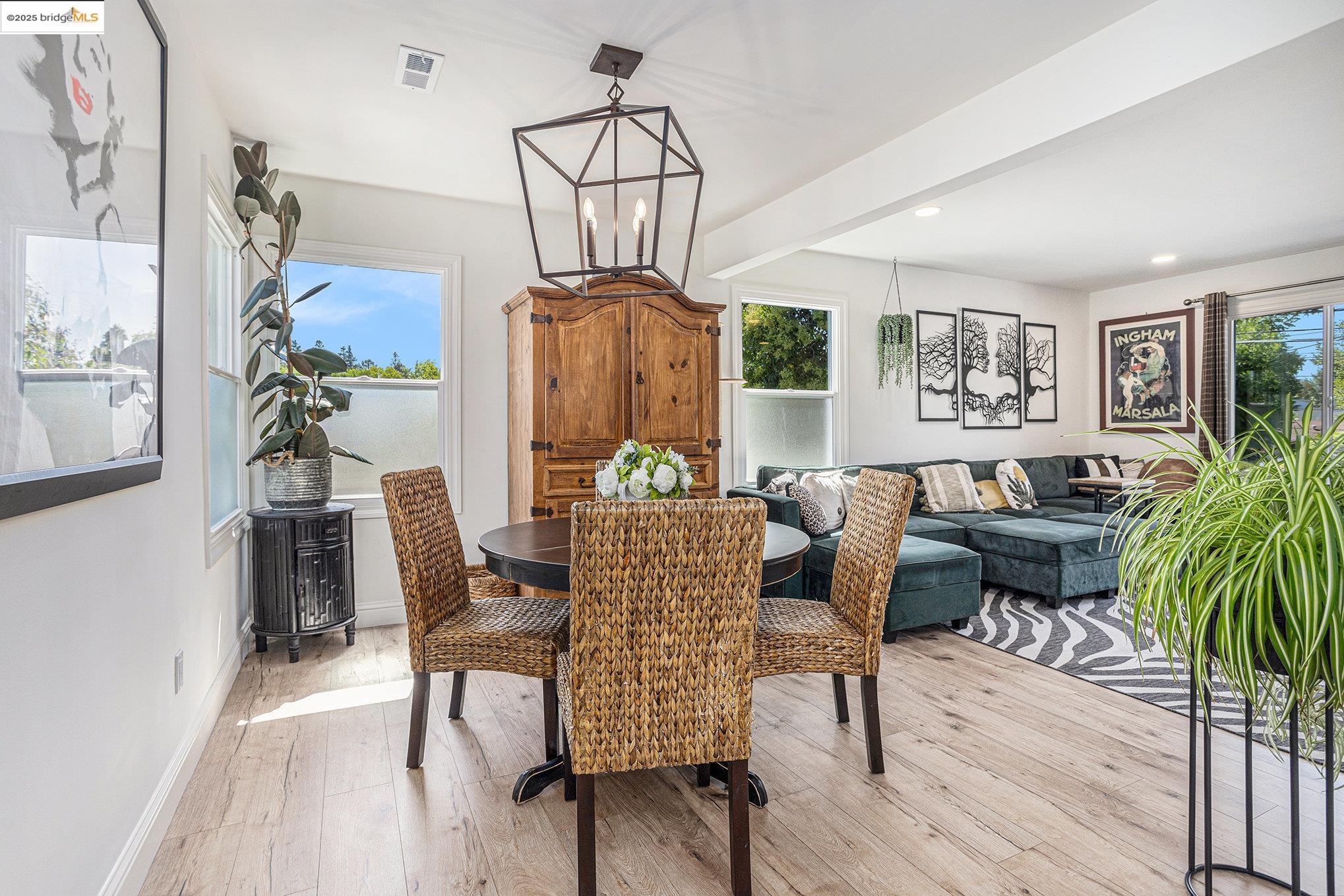 Detail Gallery Image 7 of 54 For 1828 Clayton Way, Concord,  CA 94519 - 4 Beds | 3 Baths