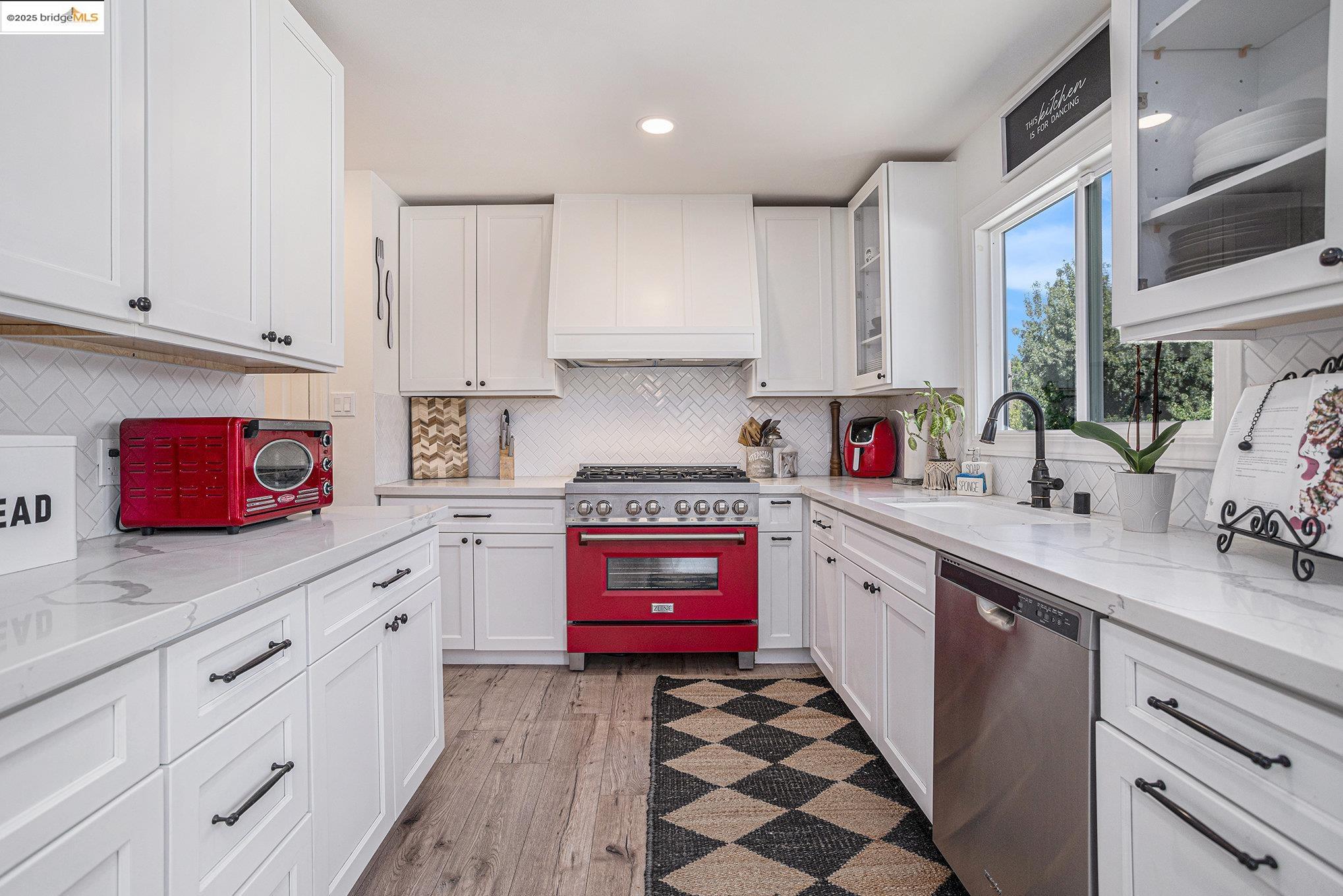 Detail Gallery Image 9 of 54 For 1828 Clayton Way, Concord,  CA 94519 - 4 Beds | 3 Baths