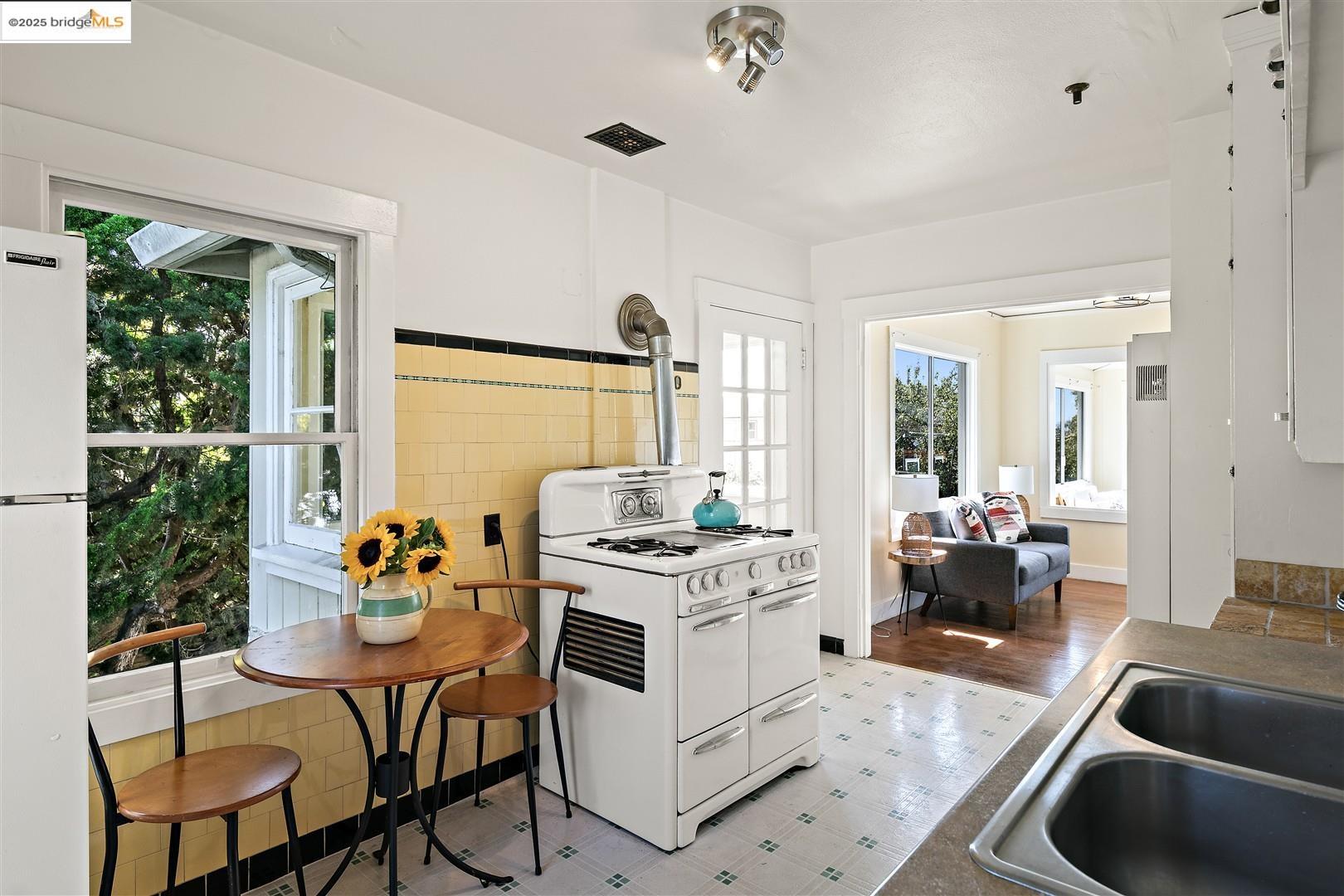 Detail Gallery Image 29 of 43 For 1412 Peralta Ave, Berkeley,  CA 94702 - – Beds | – Baths