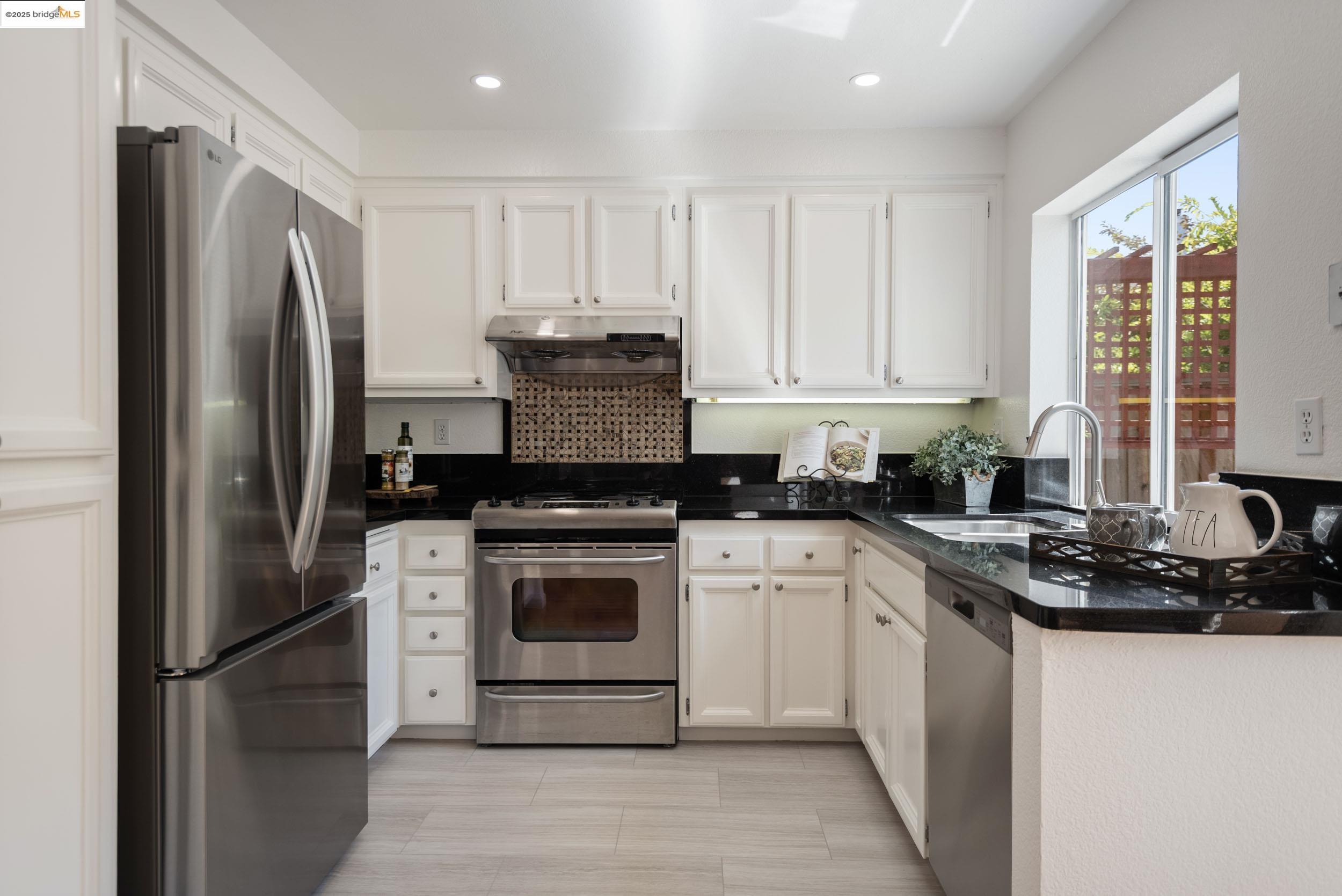 Detail Gallery Image 11 of 42 For 56 Bannister Way, Alameda,  CA 94502 - 3 Beds | 2/1 Baths