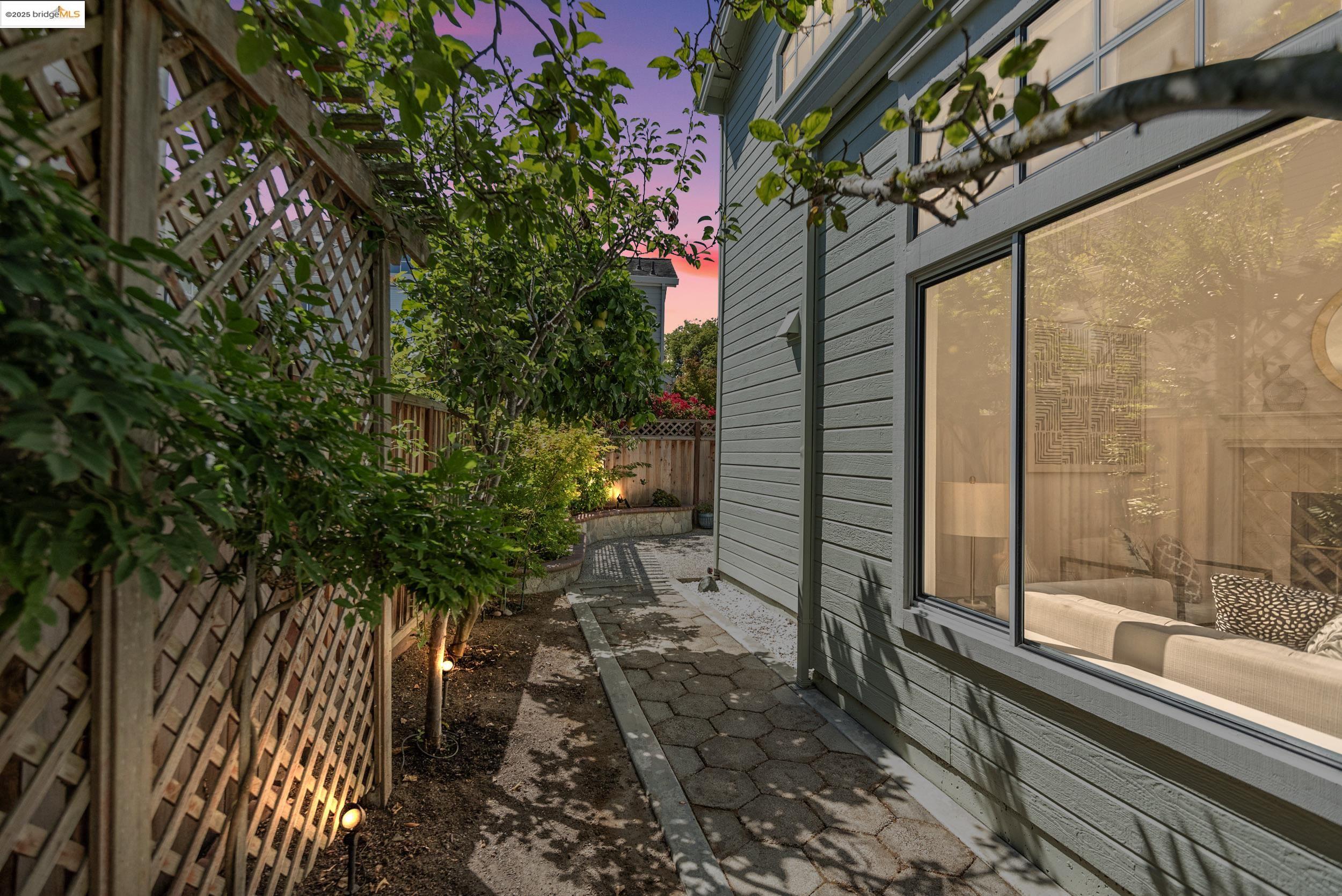 Detail Gallery Image 33 of 42 For 56 Bannister Way, Alameda,  CA 94502 - 3 Beds | 2/1 Baths