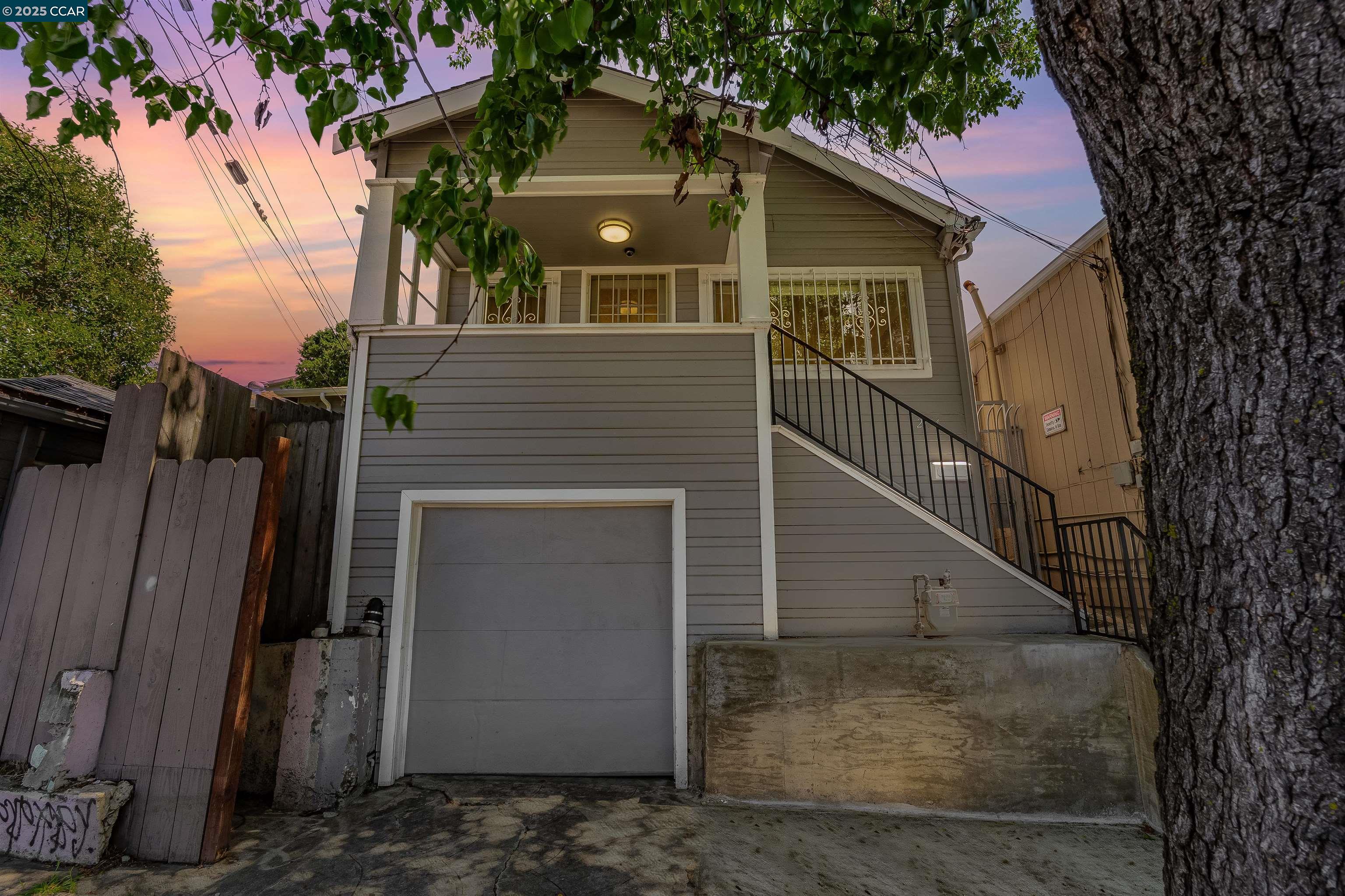 Detail Gallery Image 4 of 26 For 2154 35th Ave, Oakland,  CA 94601 - 2 Beds | 2 Baths