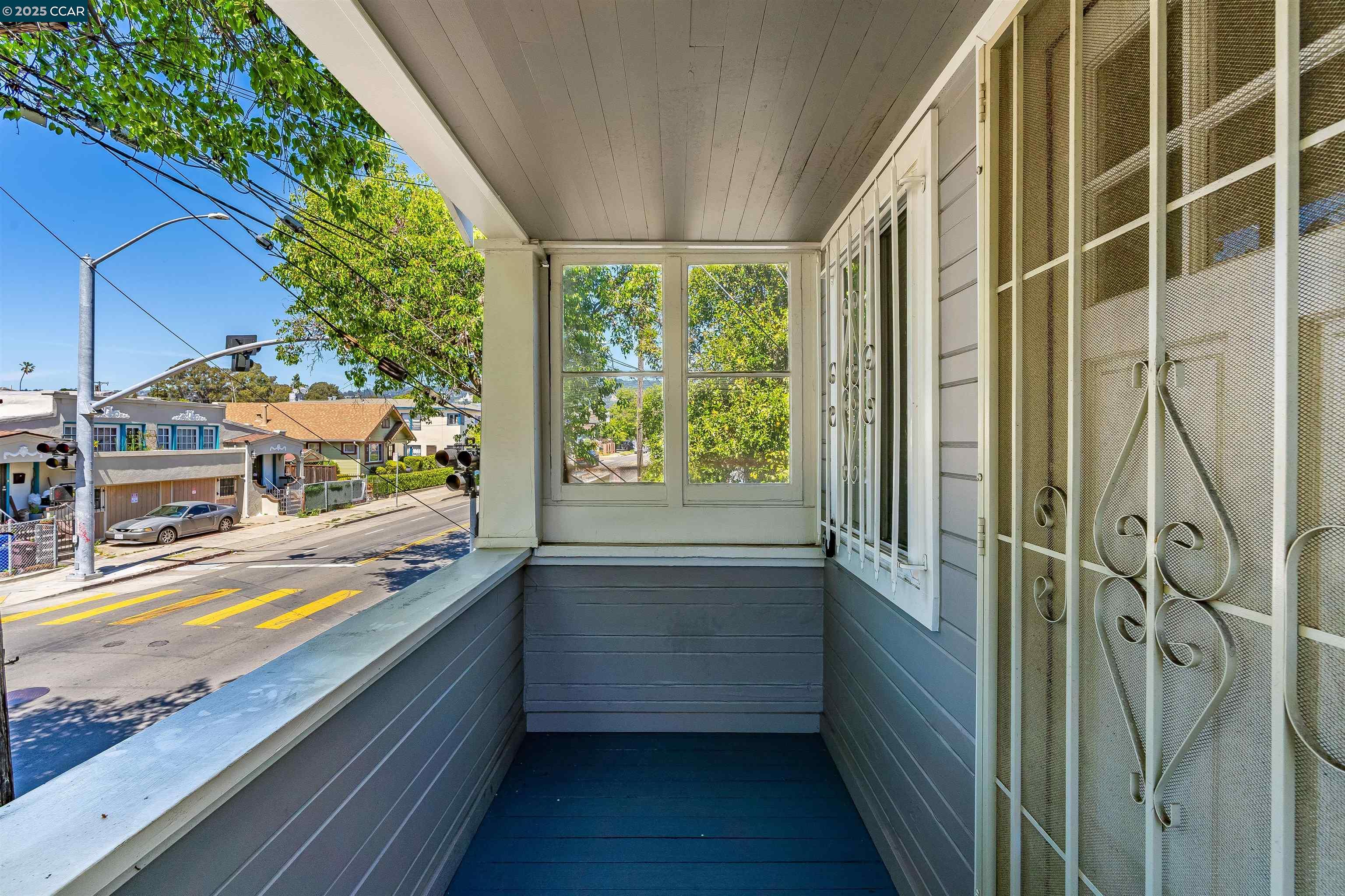 Detail Gallery Image 6 of 26 For 2154 35th Ave, Oakland,  CA 94601 - 2 Beds | 2 Baths