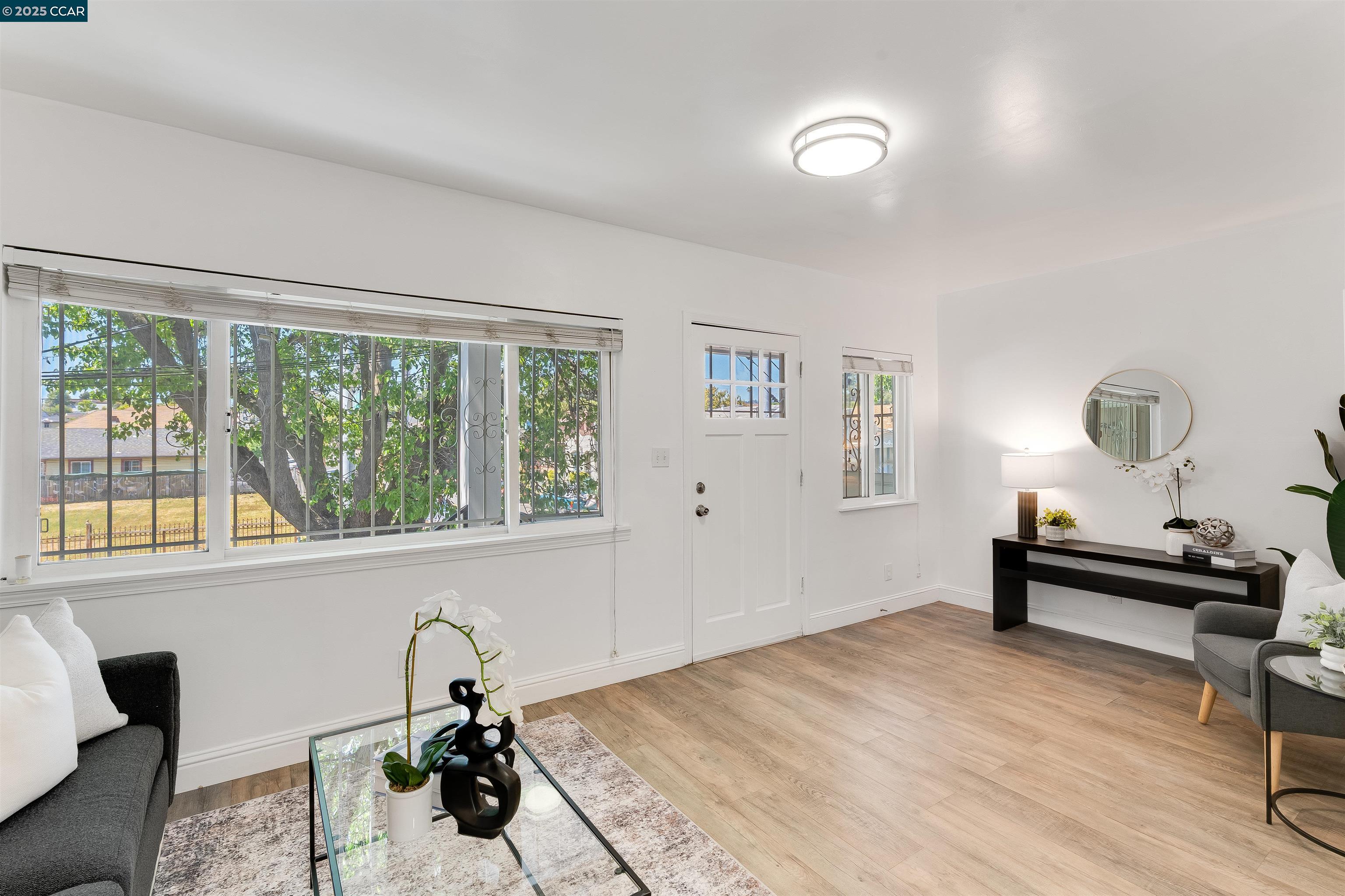 Detail Gallery Image 8 of 26 For 2154 35th Ave, Oakland,  CA 94601 - 2 Beds | 2 Baths