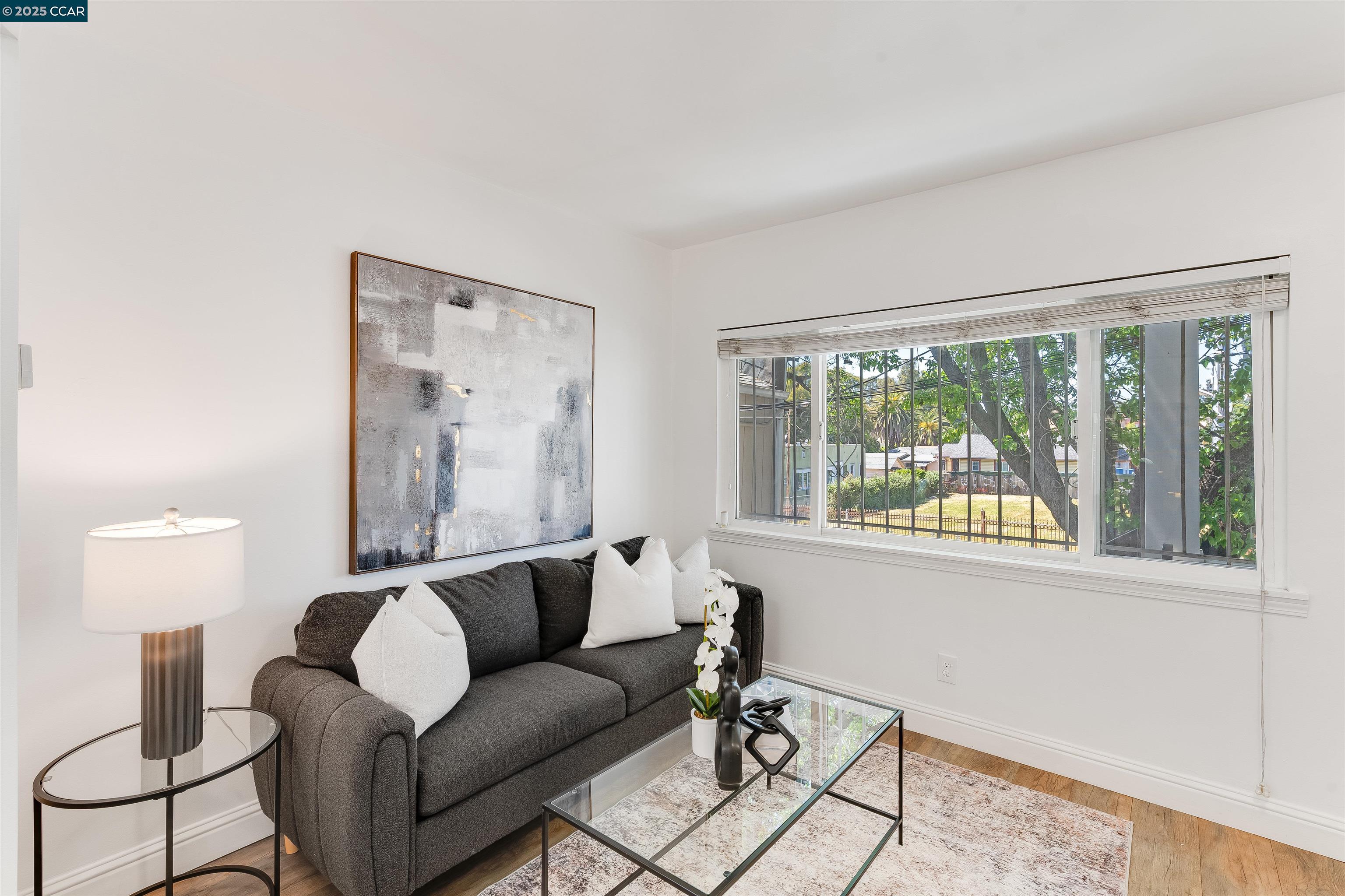 Detail Gallery Image 9 of 26 For 2154 35th Ave, Oakland,  CA 94601 - 2 Beds | 2 Baths