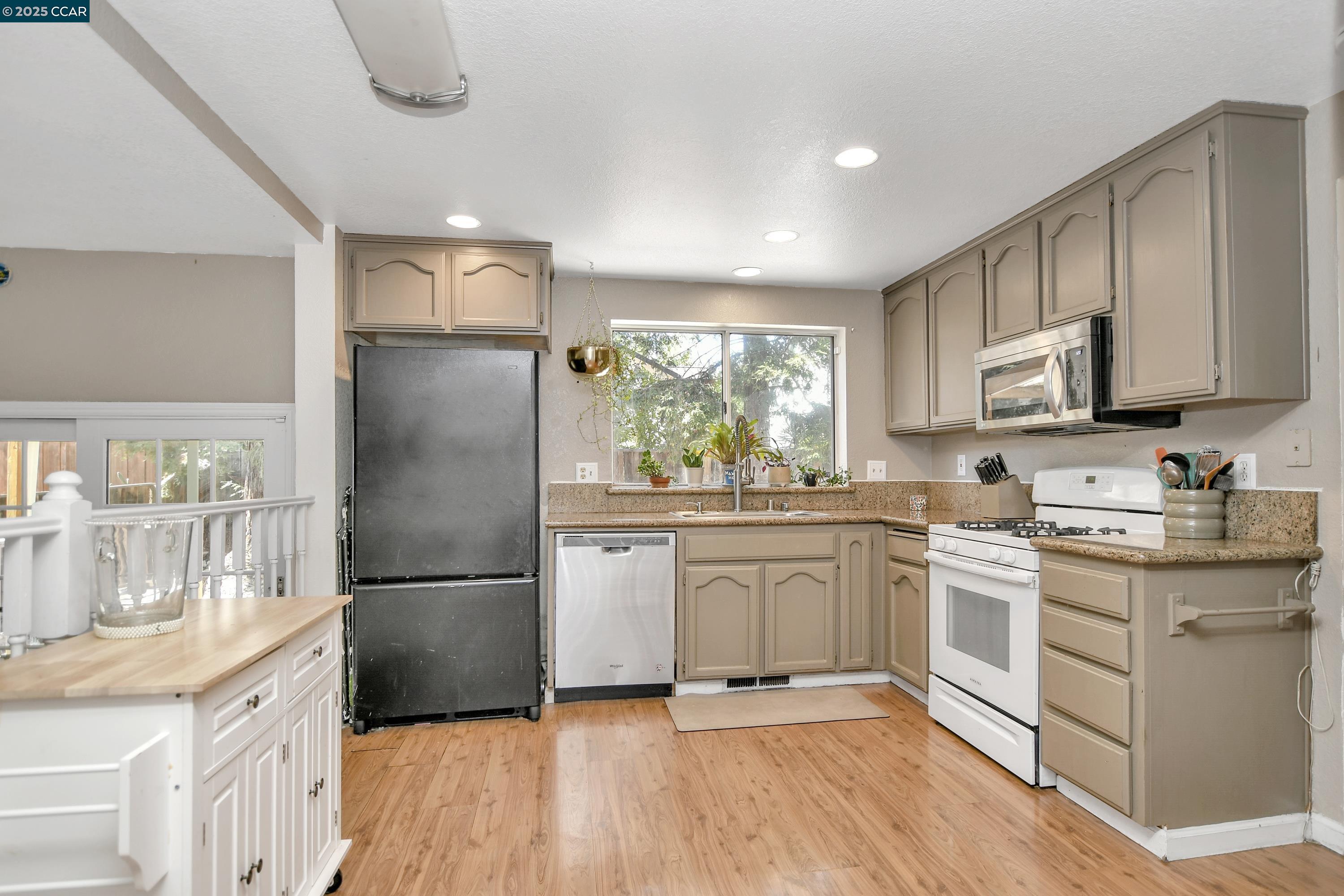 Detail Gallery Image 12 of 35 For 5008 Brookhaven Way, Antioch,  CA 94531 - 4 Beds | 2/1 Baths