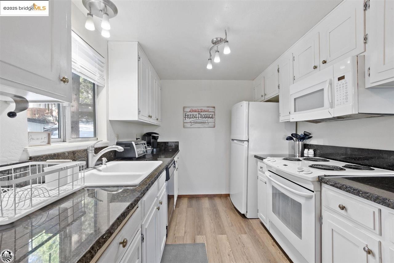 Detail Gallery Image 8 of 35 For 19385 Superior, Twain Harte,  CA 95383 - 4 Beds | 2/1 Baths