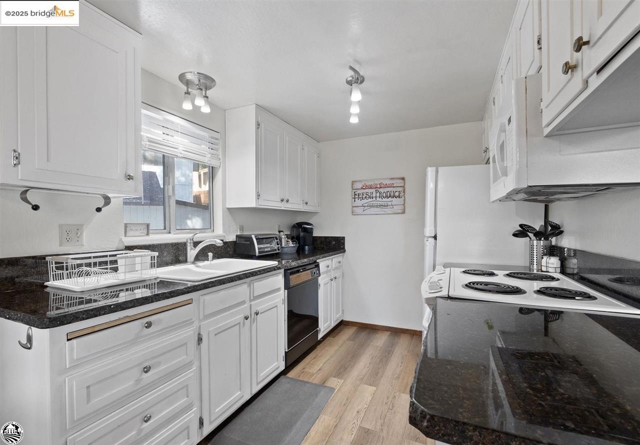Detail Gallery Image 9 of 35 For 19385 Superior, Twain Harte,  CA 95383 - 4 Beds | 2/1 Baths