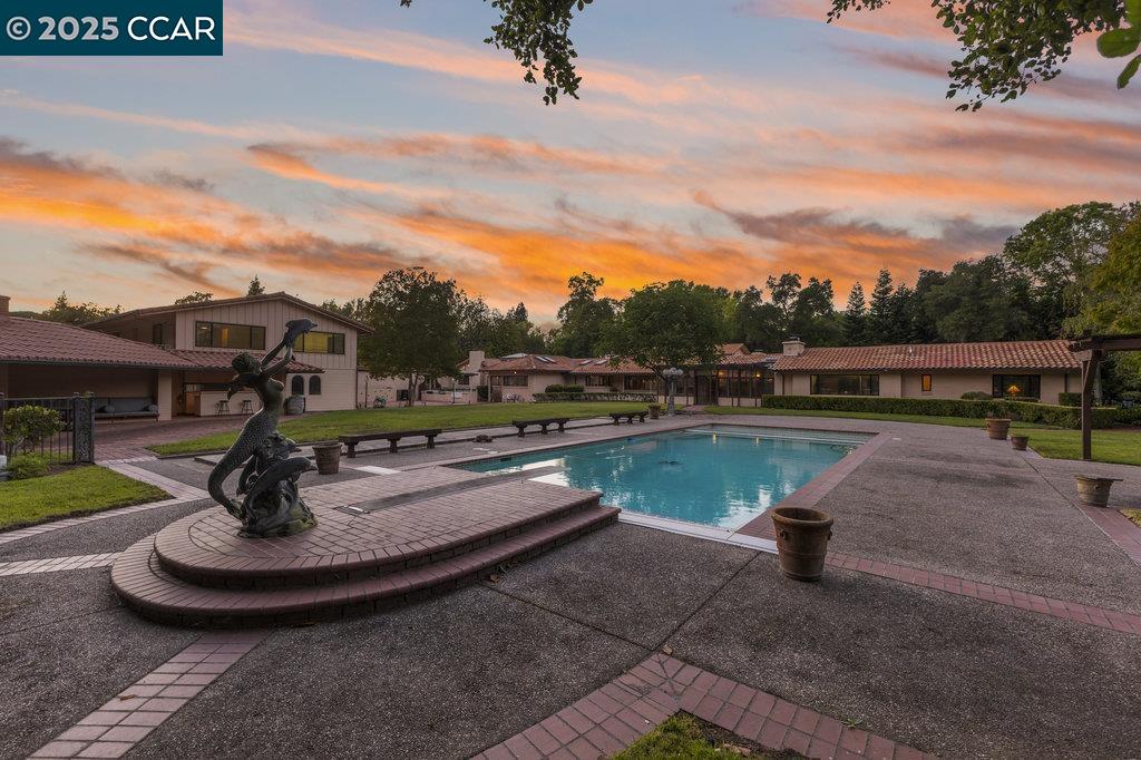 Detail Gallery Image 11 of 53 For 940 Reliez Station Ln, Lafayette,  CA 94549 - 13 Beds | 12/1 Baths