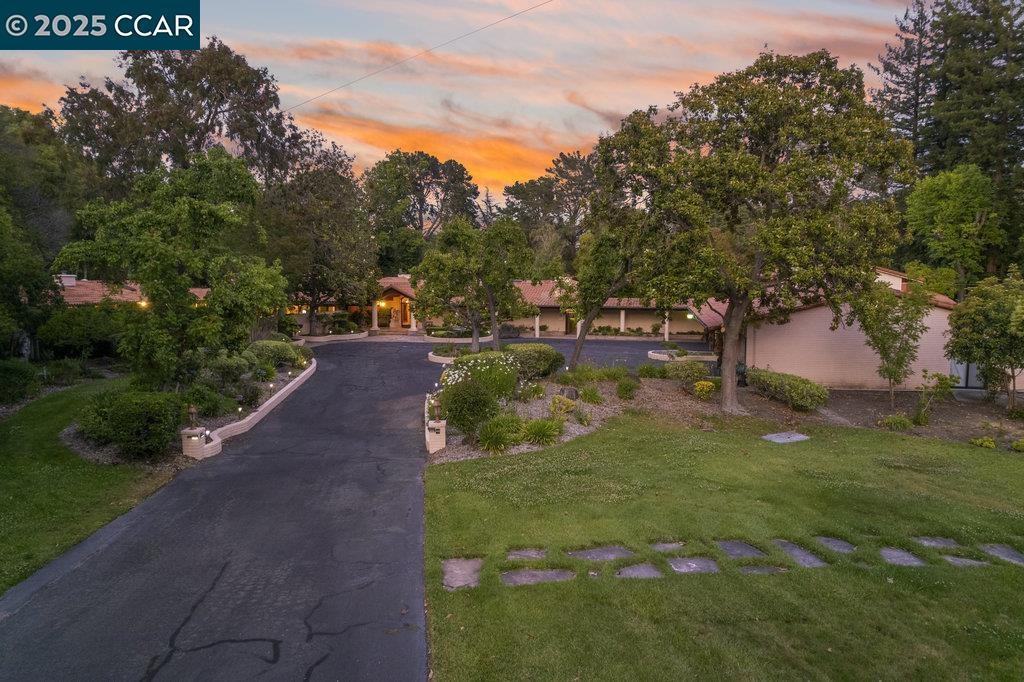 Detail Gallery Image 15 of 53 For 940 Reliez Station Ln, Lafayette,  CA 94549 - 13 Beds | 12/1 Baths
