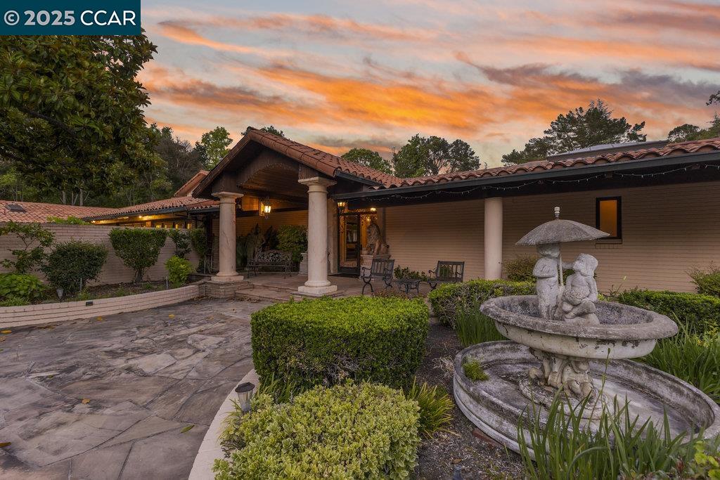 Detail Gallery Image 17 of 53 For 940 Reliez Station Ln, Lafayette,  CA 94549 - 13 Beds | 12/1 Baths