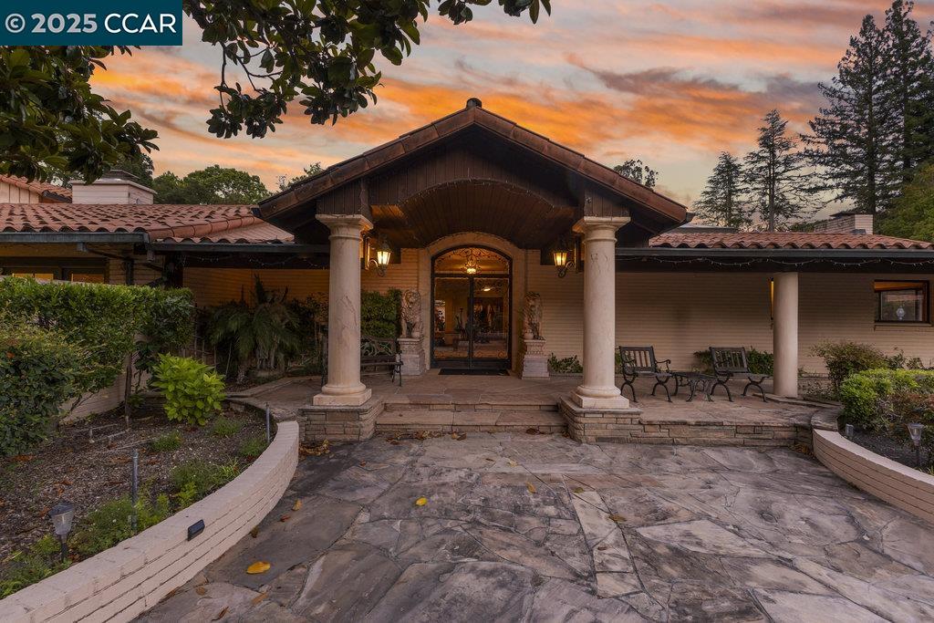 Detail Gallery Image 18 of 53 For 940 Reliez Station Ln, Lafayette,  CA 94549 - 13 Beds | 12/1 Baths