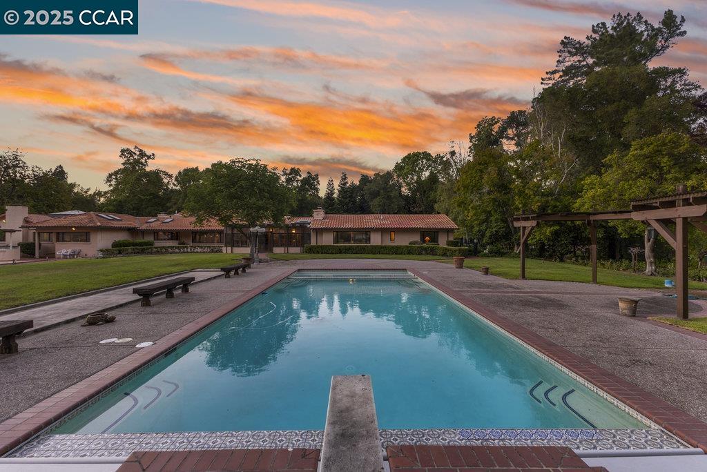 Detail Gallery Image 21 of 53 For 940 Reliez Station Ln, Lafayette,  CA 94549 - 13 Beds | 12/1 Baths