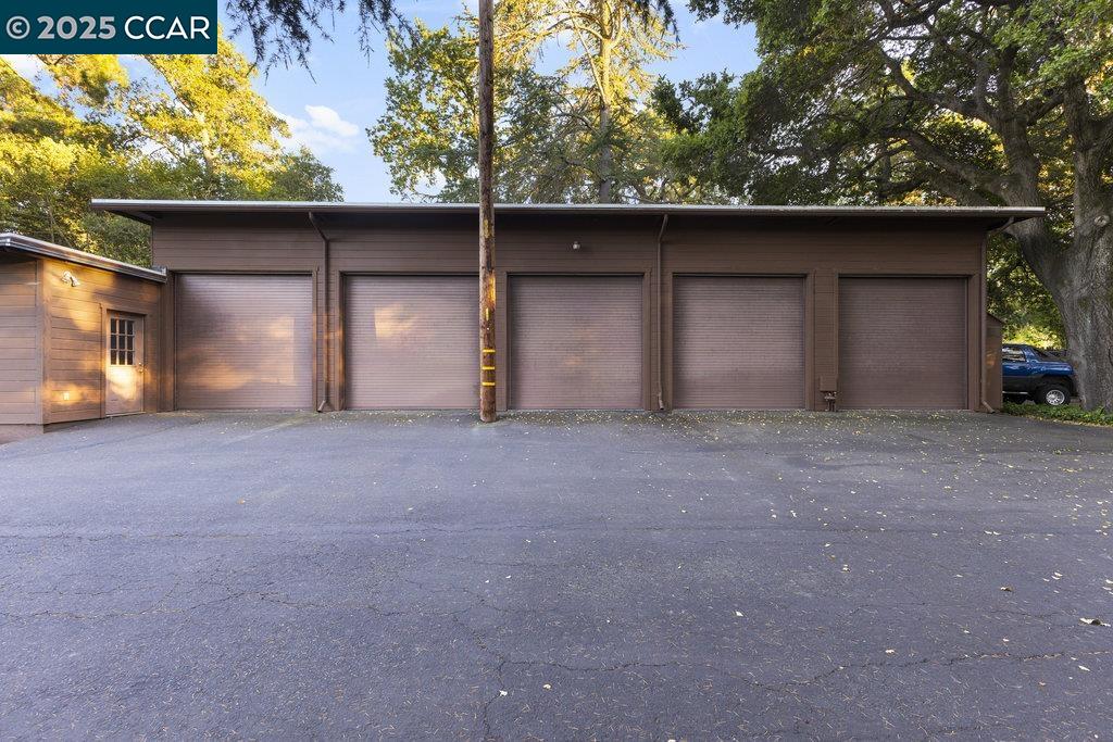 Detail Gallery Image 43 of 53 For 940 Reliez Station Ln, Lafayette,  CA 94549 - 13 Beds | 12/1 Baths