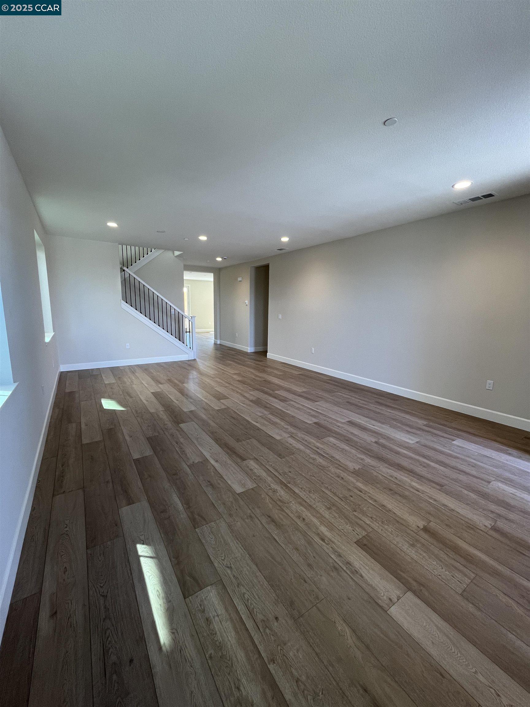 Detail Gallery Image 12 of 24 For 1614 Ashwood Drive, Pittsburg,  CA 94565 - 5 Beds | 3 Baths