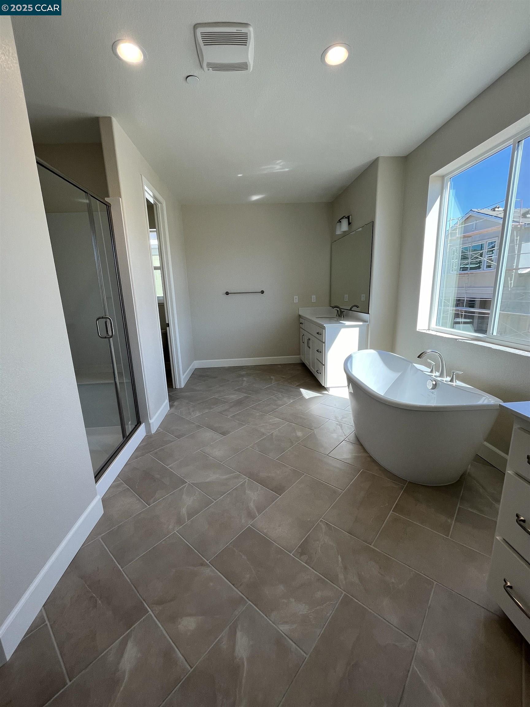 Detail Gallery Image 4 of 24 For 1614 Ashwood Drive, Pittsburg,  CA 94565 - 5 Beds | 3 Baths