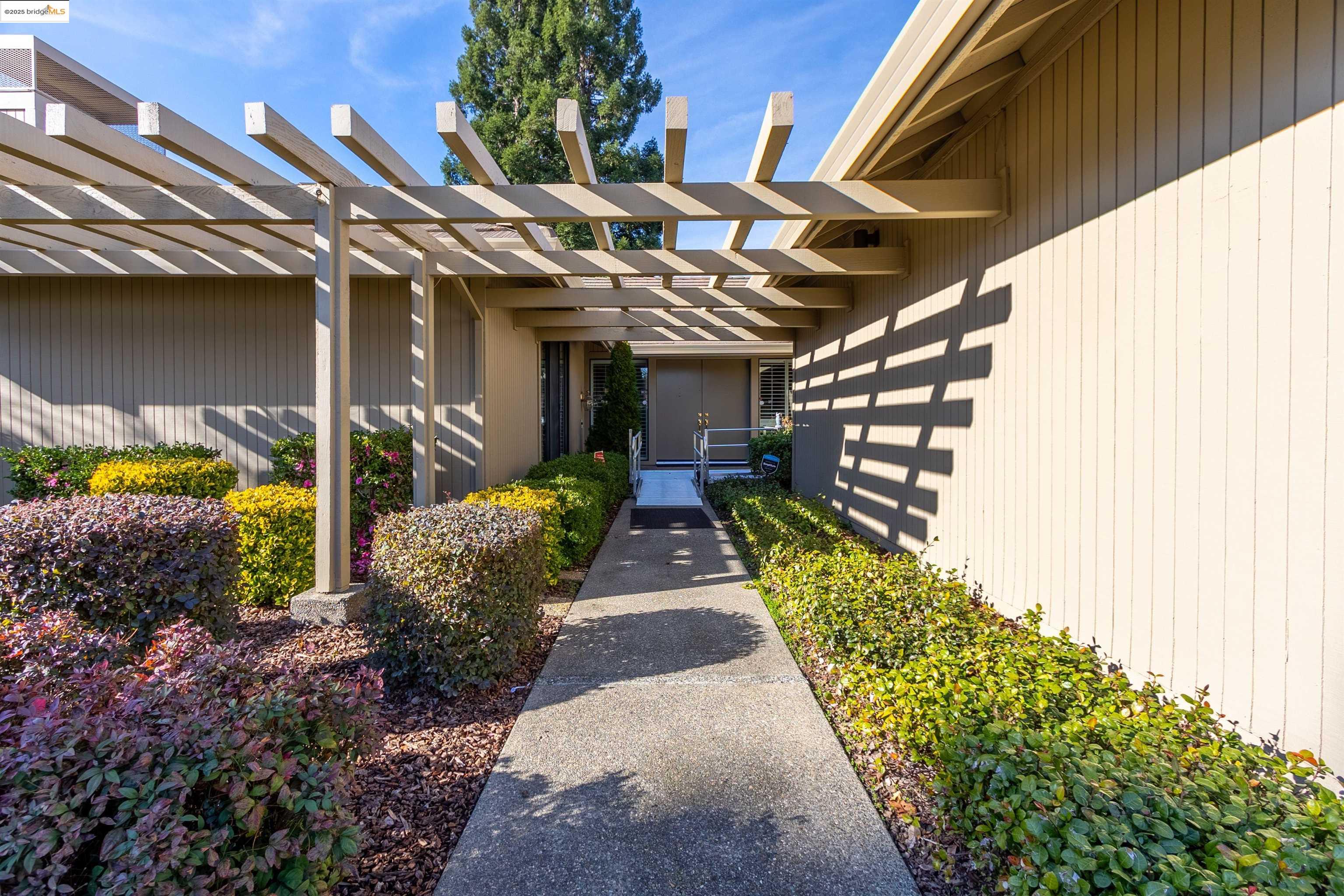 Detail Gallery Image 2 of 8 For 2142 Stony Bar Way, Gold River,  CA 95670 - 3 Beds | 2/1 Baths