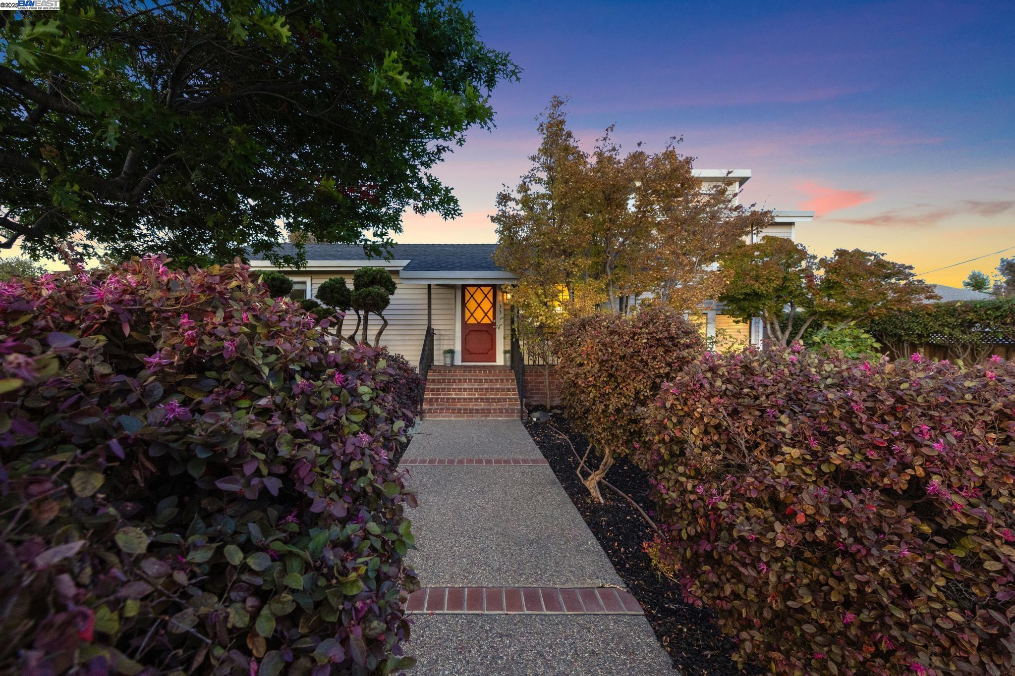 Detail Gallery Image 2 of 52 For 133 Mecartney Rd, Alameda,  CA 94502 - 3 Beds | 2 Baths