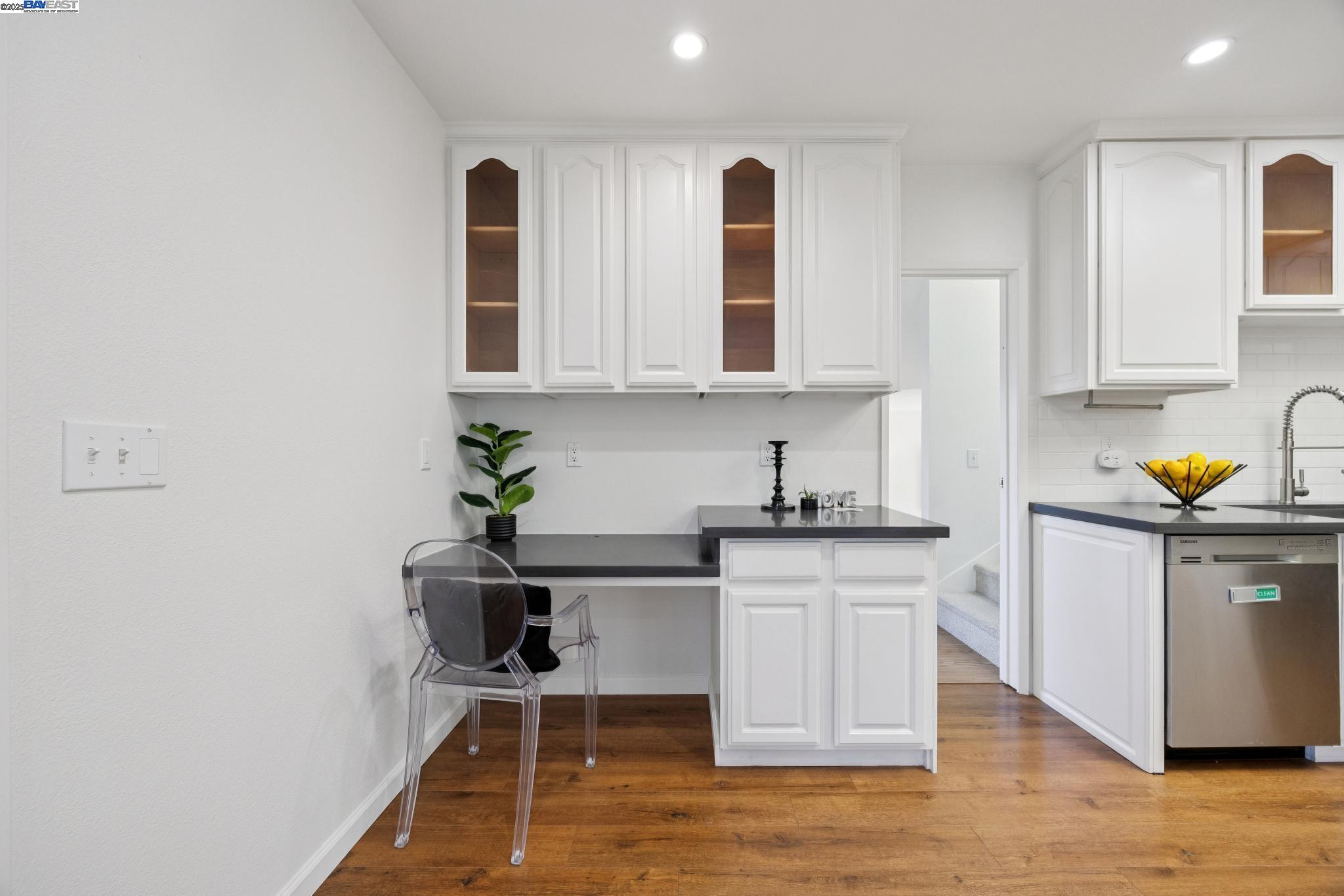 Detail Gallery Image 13 of 52 For 133 Mecartney Rd, Alameda,  CA 94502 - 3 Beds | 2 Baths