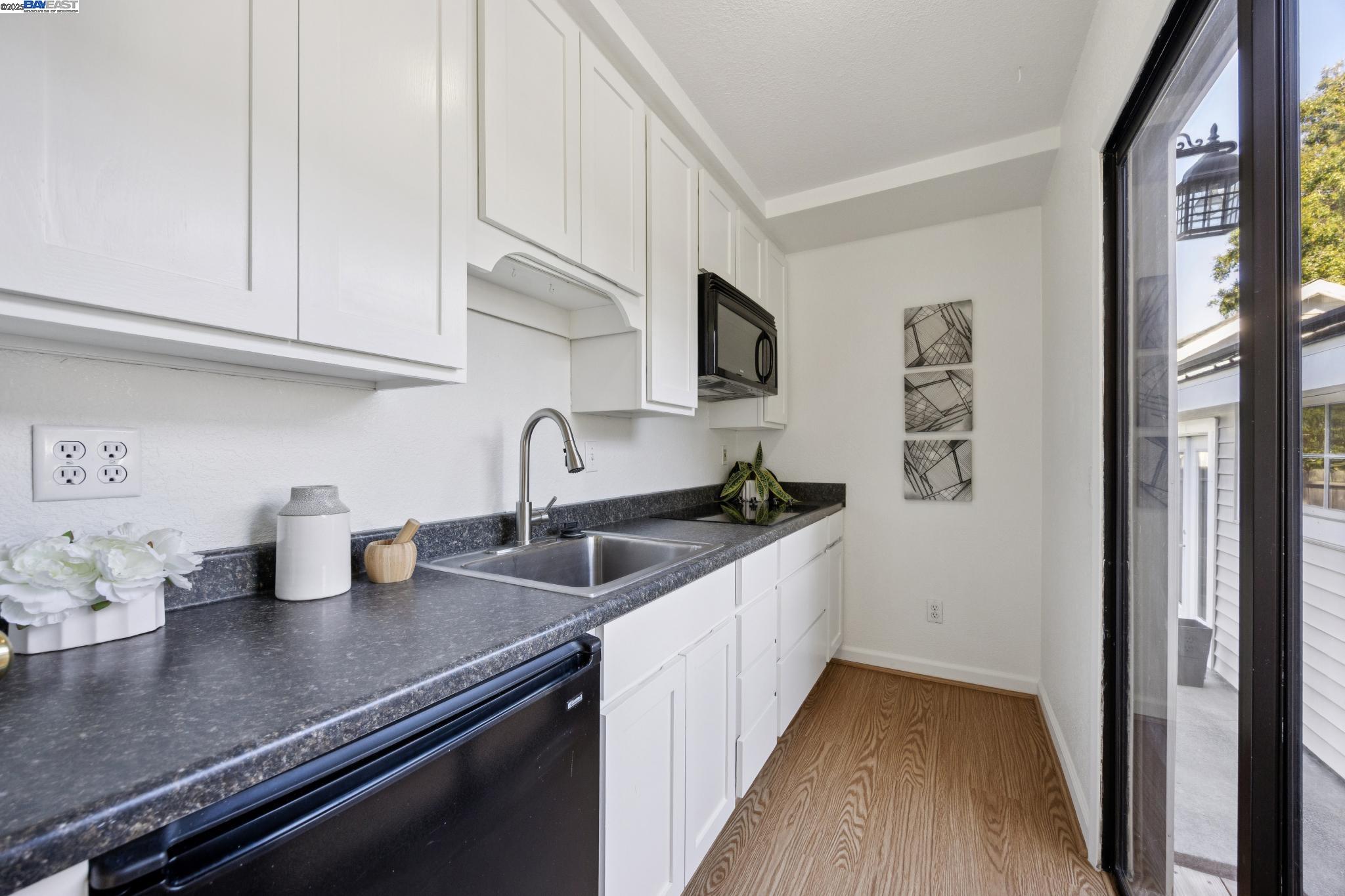 Detail Gallery Image 25 of 52 For 133 Mecartney Rd, Alameda,  CA 94502 - 3 Beds | 2 Baths