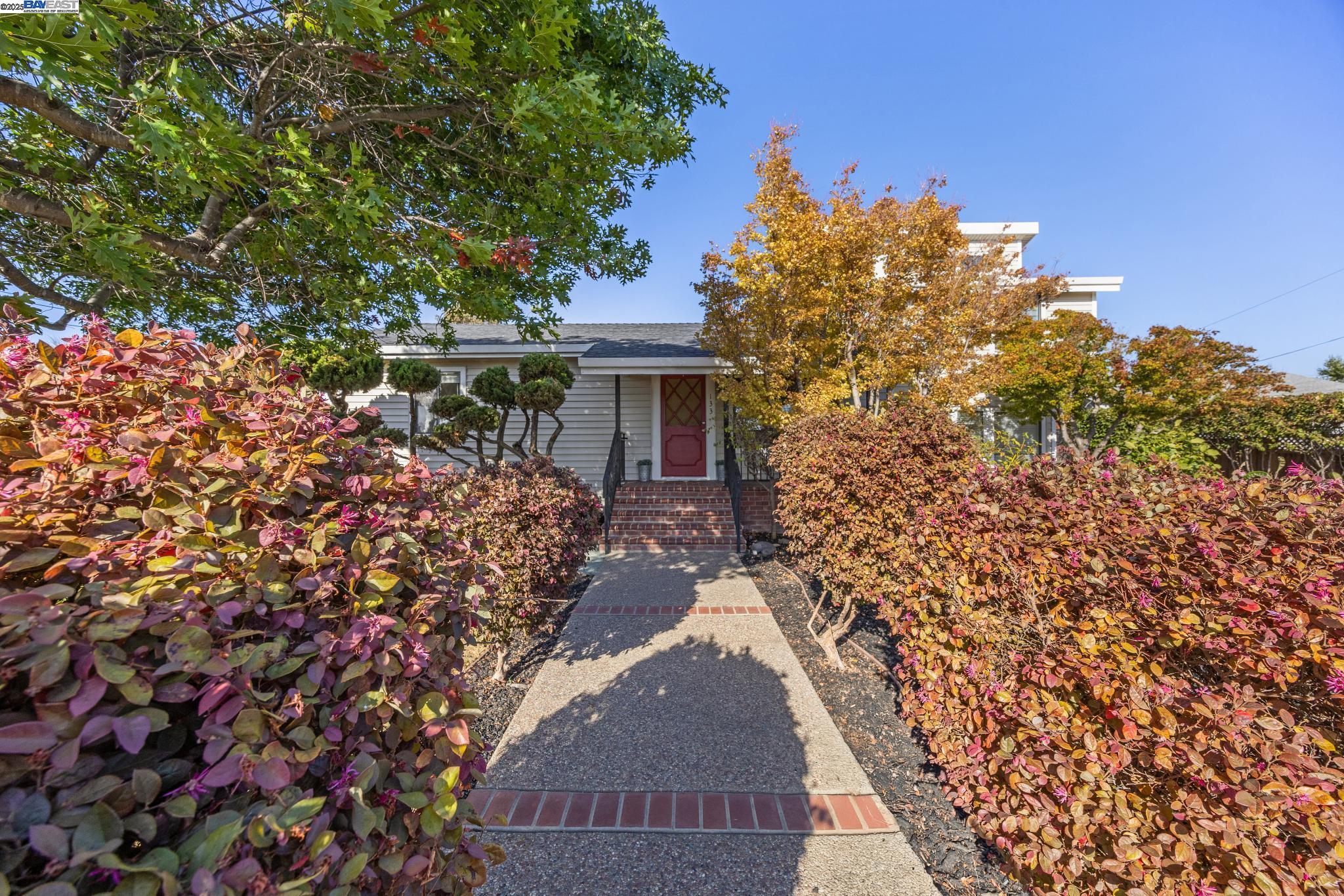 Detail Gallery Image 4 of 52 For 133 Mecartney Rd, Alameda,  CA 94502 - 3 Beds | 2 Baths
