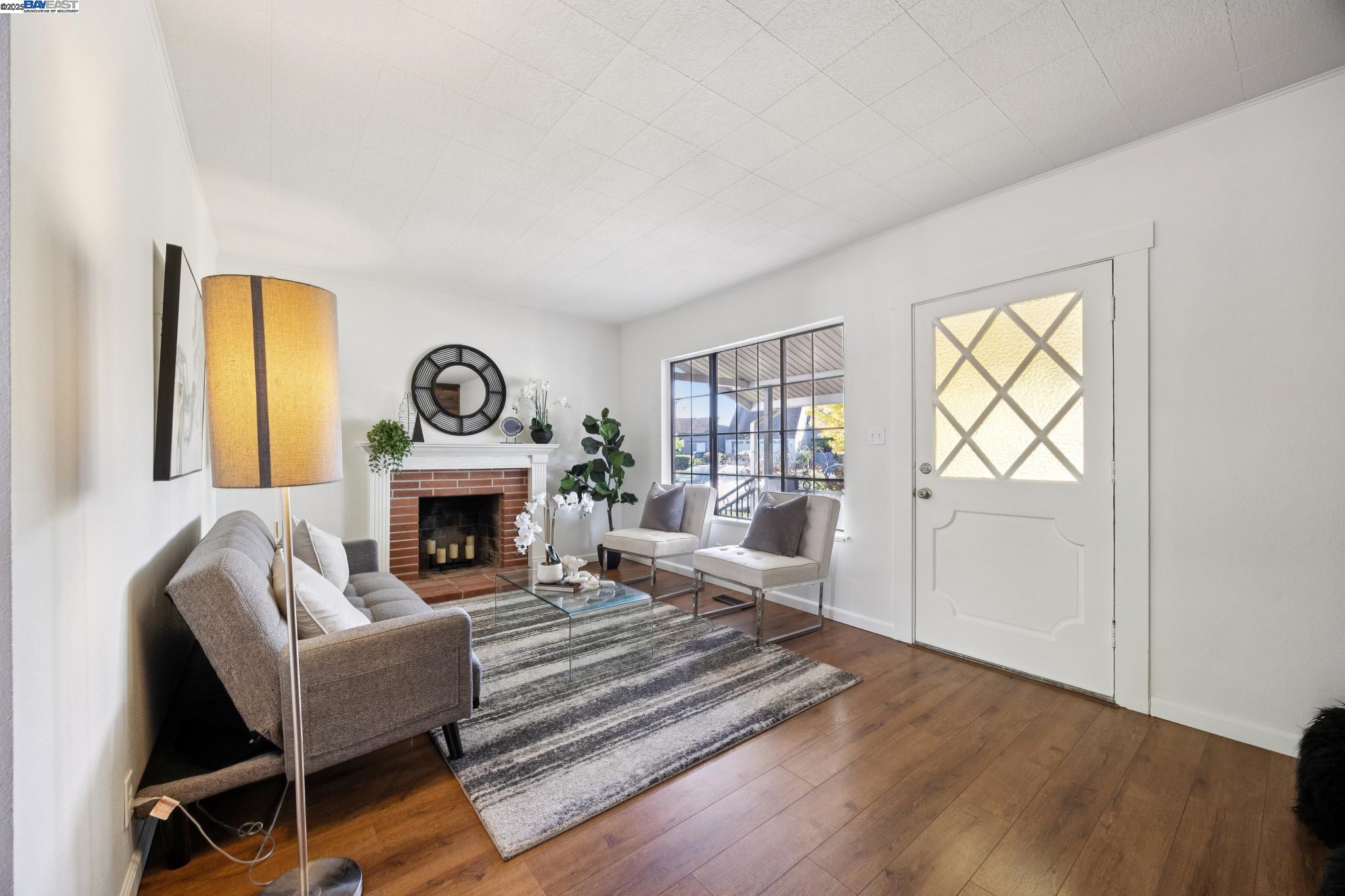 Detail Gallery Image 8 of 52 For 133 Mecartney Rd, Alameda,  CA 94502 - 3 Beds | 2 Baths
