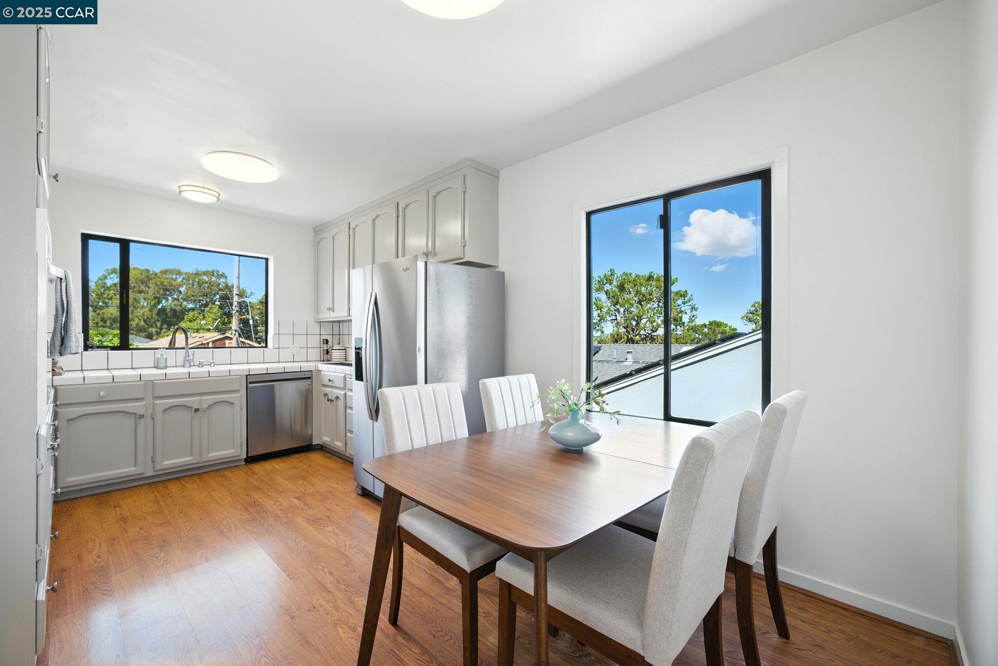 Detail Gallery Image 12 of 60 For 3716 Kenwood Ave, San Mateo,  CA 94403 - 4 Beds | 2/1 Baths