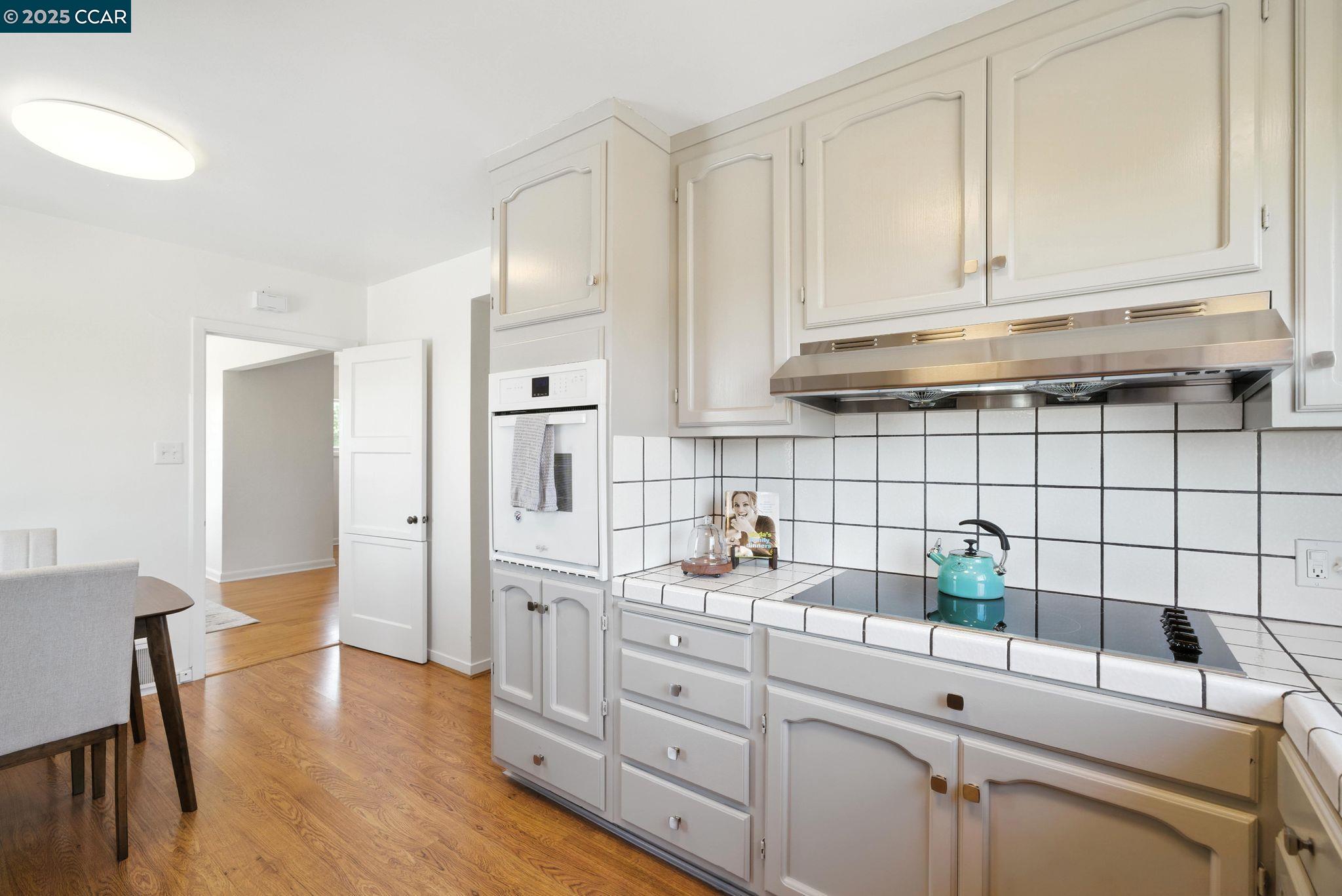 Detail Gallery Image 15 of 60 For 3716 Kenwood Ave, San Mateo,  CA 94403 - 4 Beds | 2/1 Baths